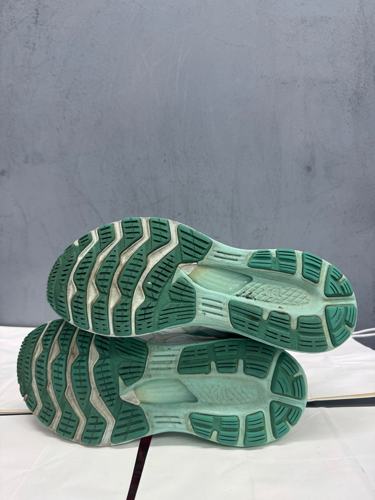 Used GEL-Kayano 28 White Oasis Green Women's US Women's 11 - Men's 9.5