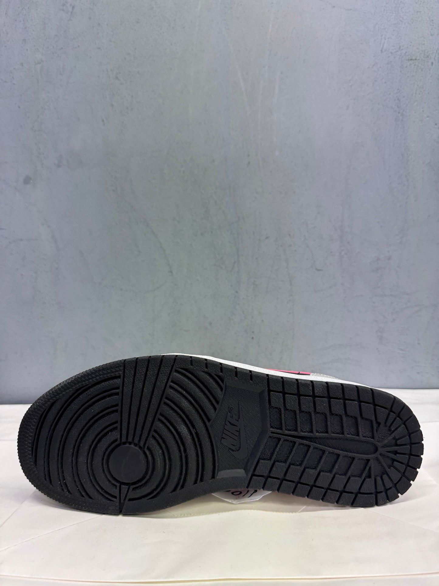 Used Jordan 1 Low Shadow Pink Women's 9 - Men's 7.5