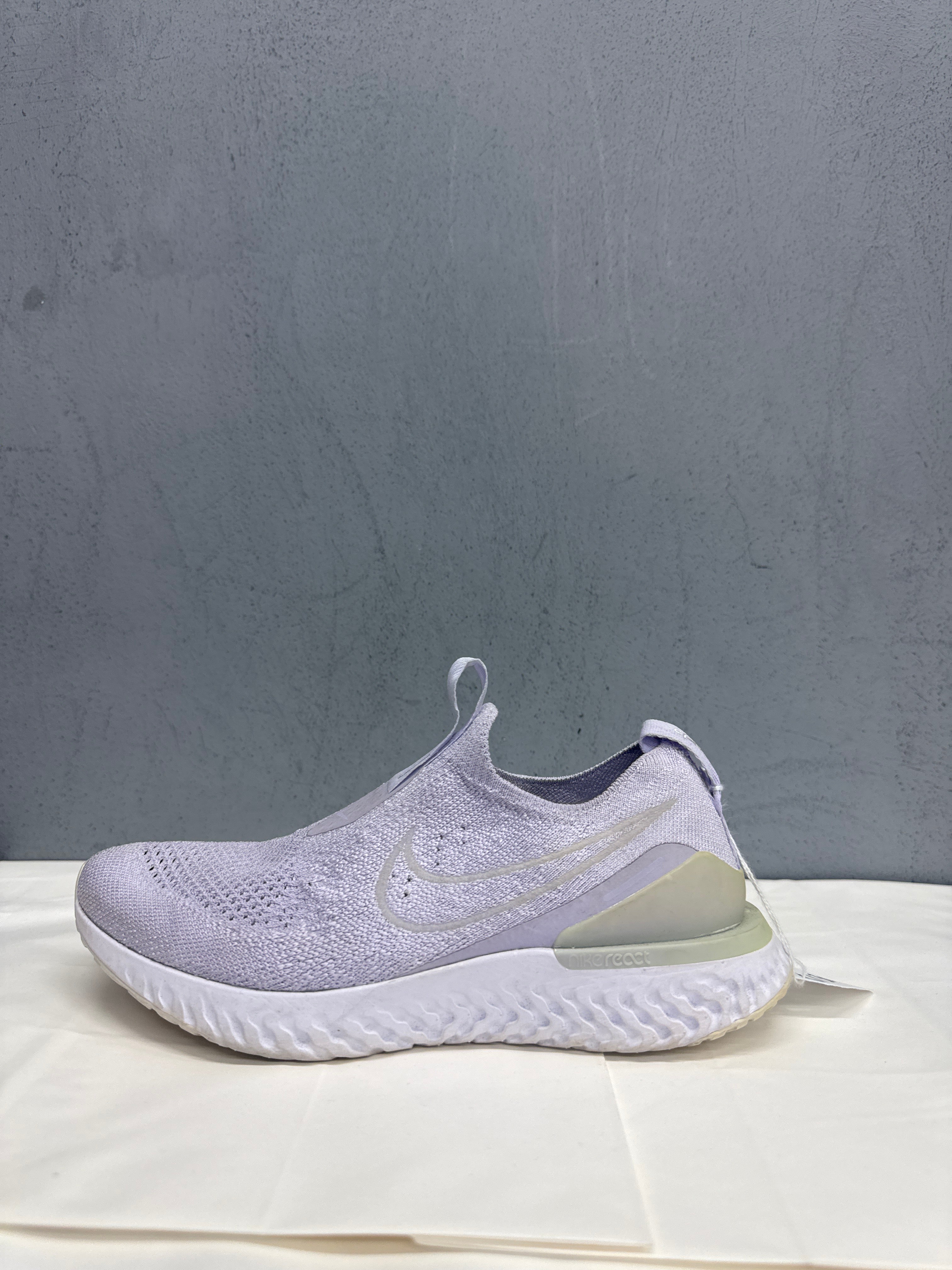 Used Phantom React Lavender