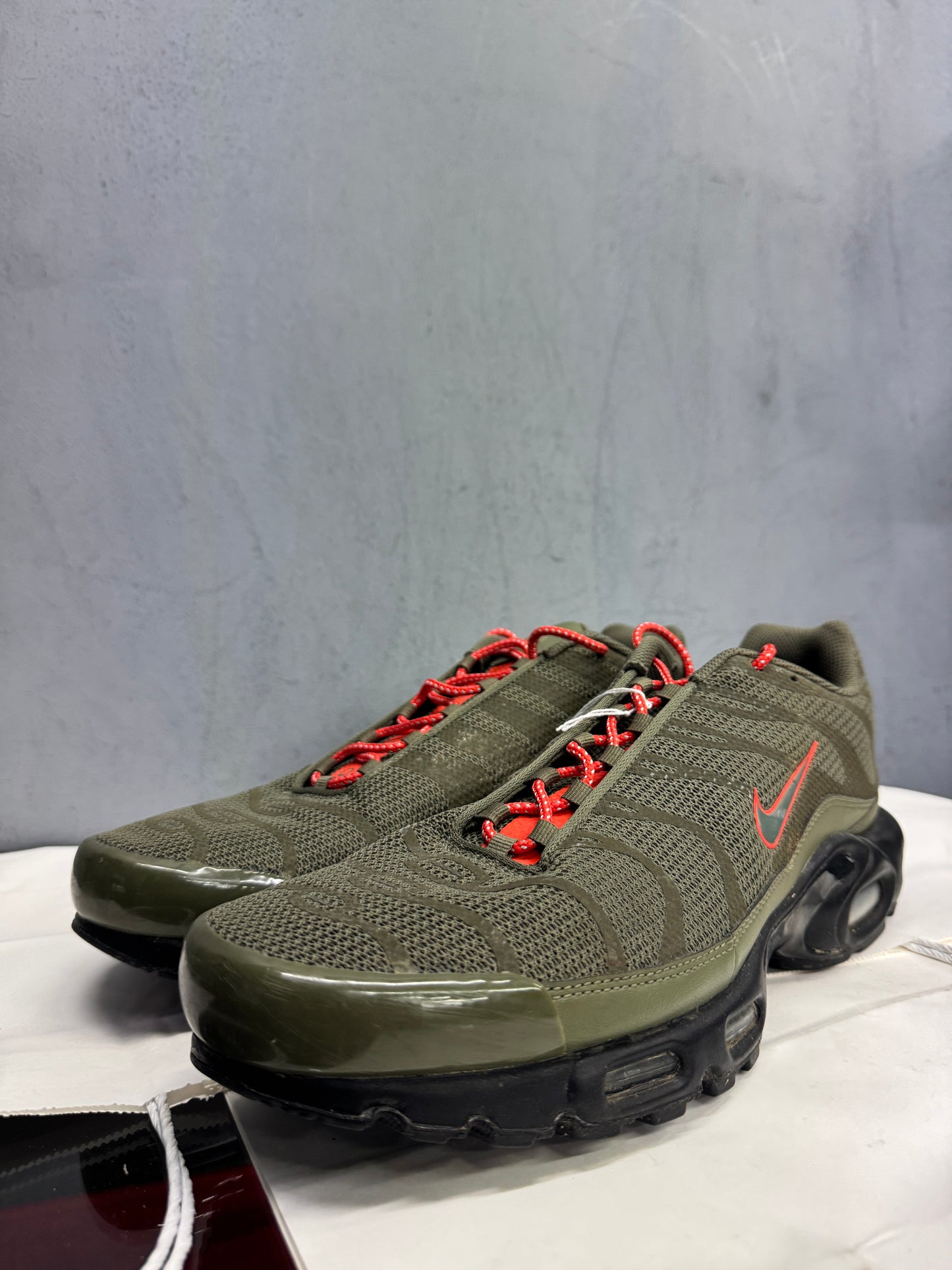 Used TN Olive 3Ms US Men's 13 - Women's 14.5