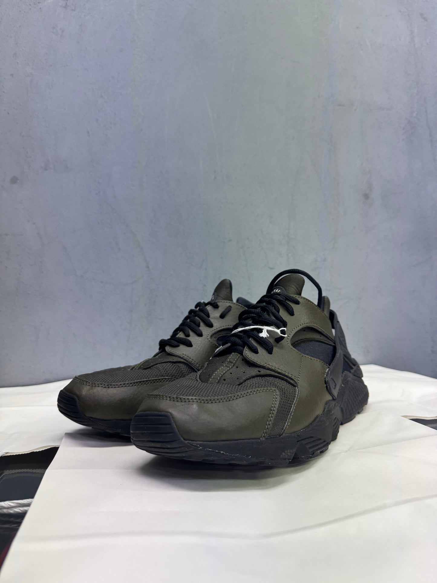 Used Air Hurachie Khaki Black US Men's 12 - Women's 13.5