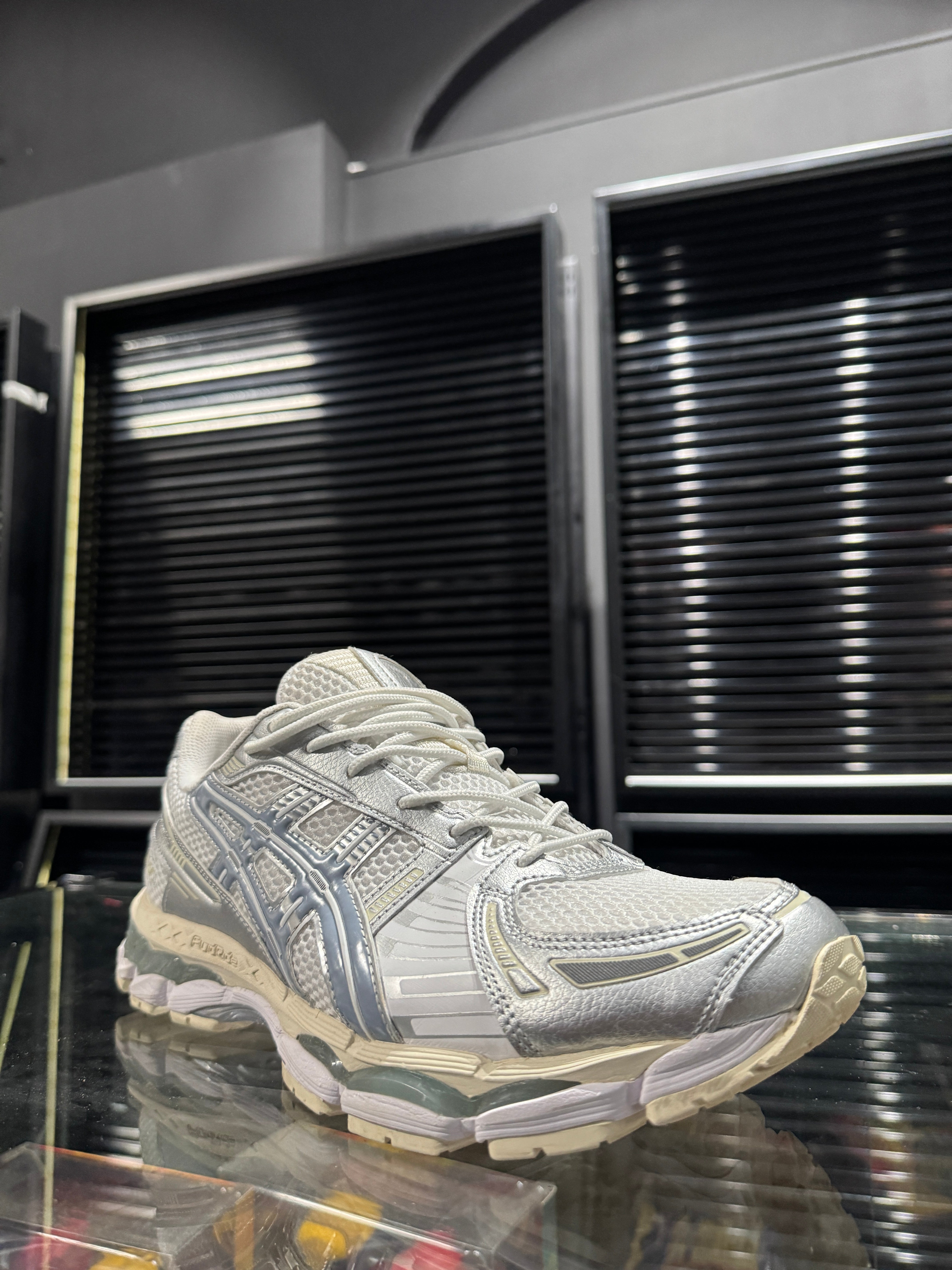 Used ASICS GEL-Kayano 12.1 White Dolphin Grey