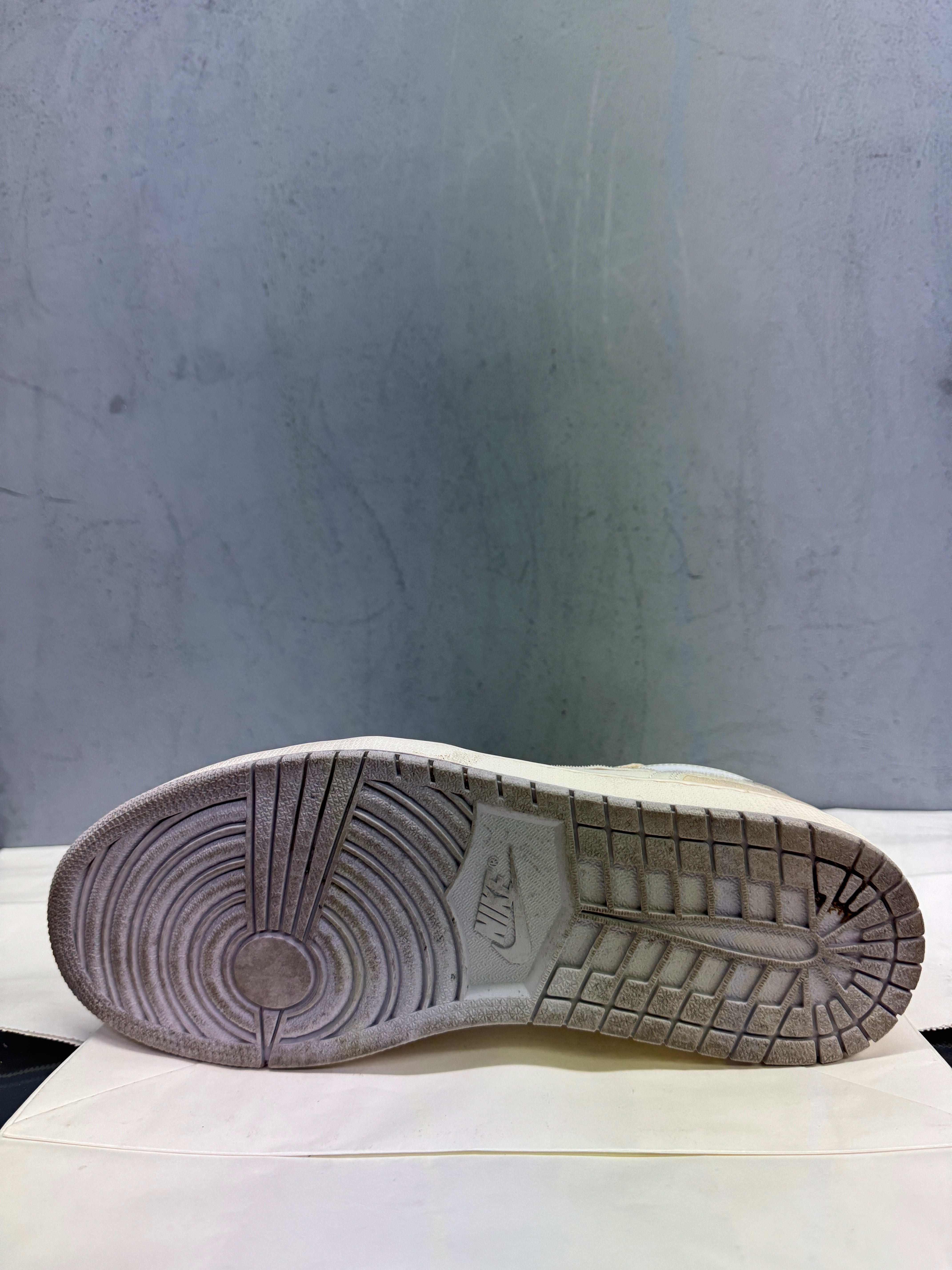 Used Air Jordan 1 Mid SE Inside Out