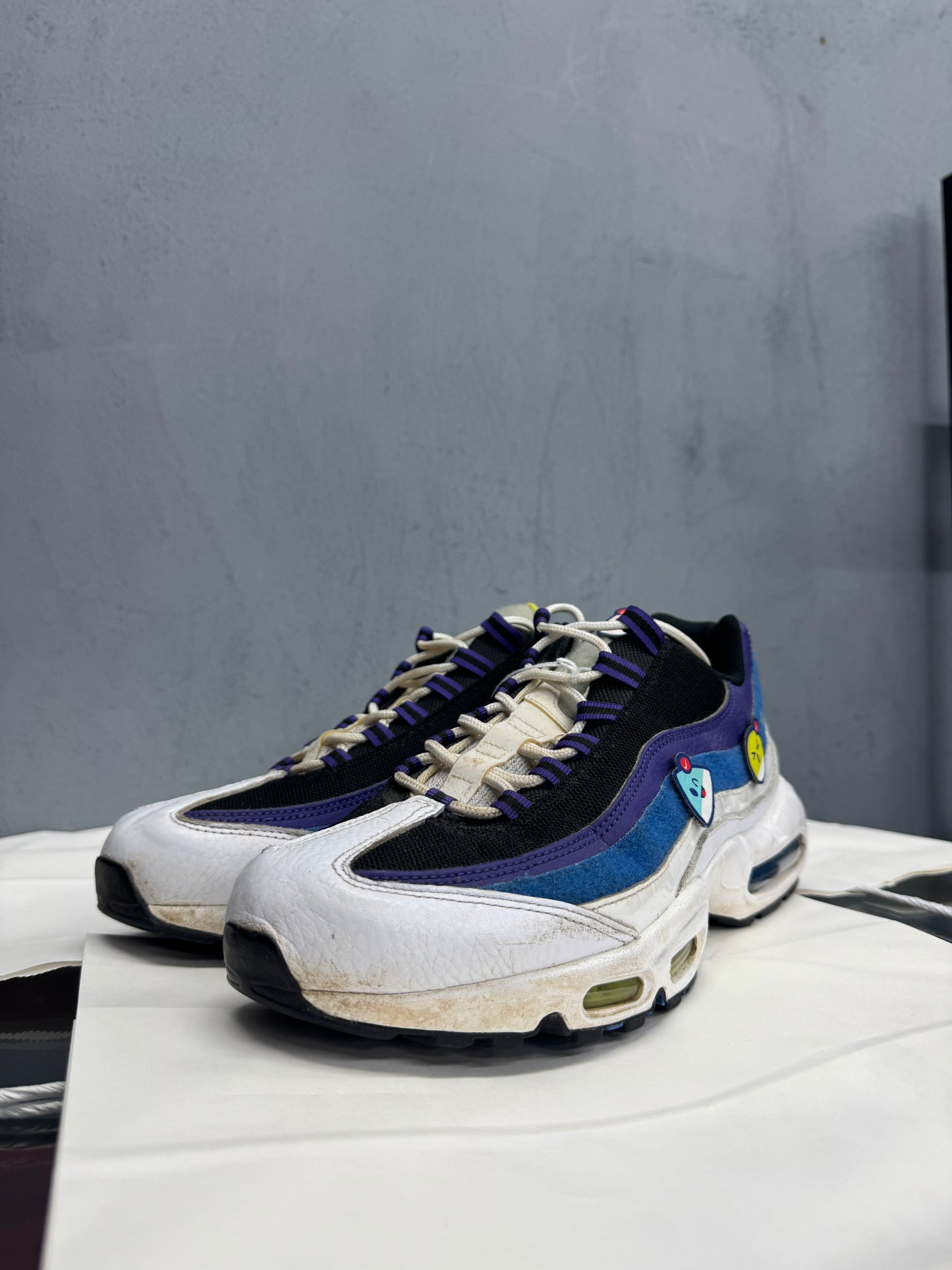 Used Air Max 95 Kaomoji US Men's 11 - Women's 12.5
