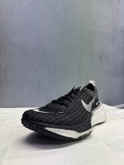 Used Invincible 3 Black White US Men's 10 - Women's 11.5