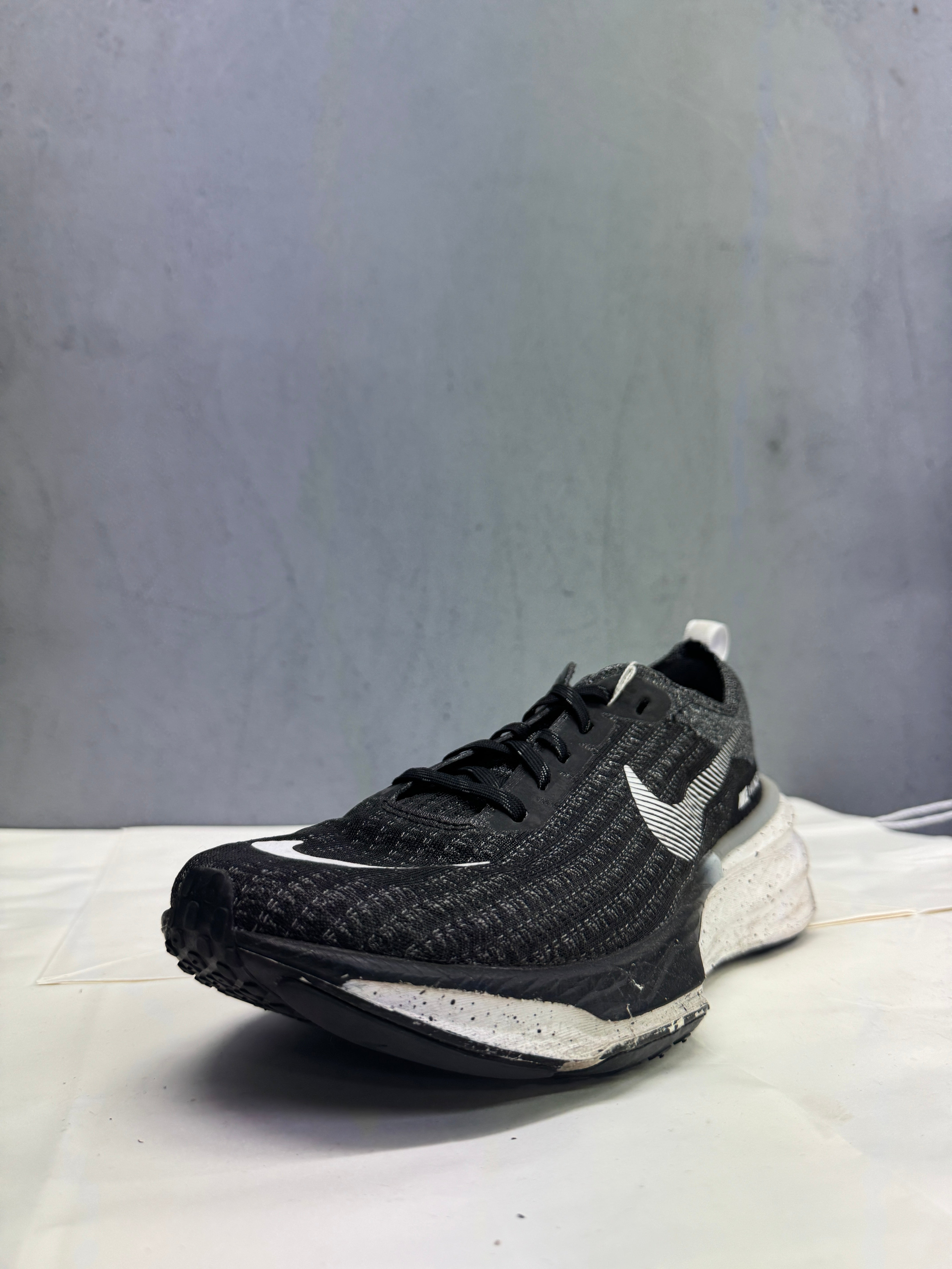 Used Invincible 3 Black White