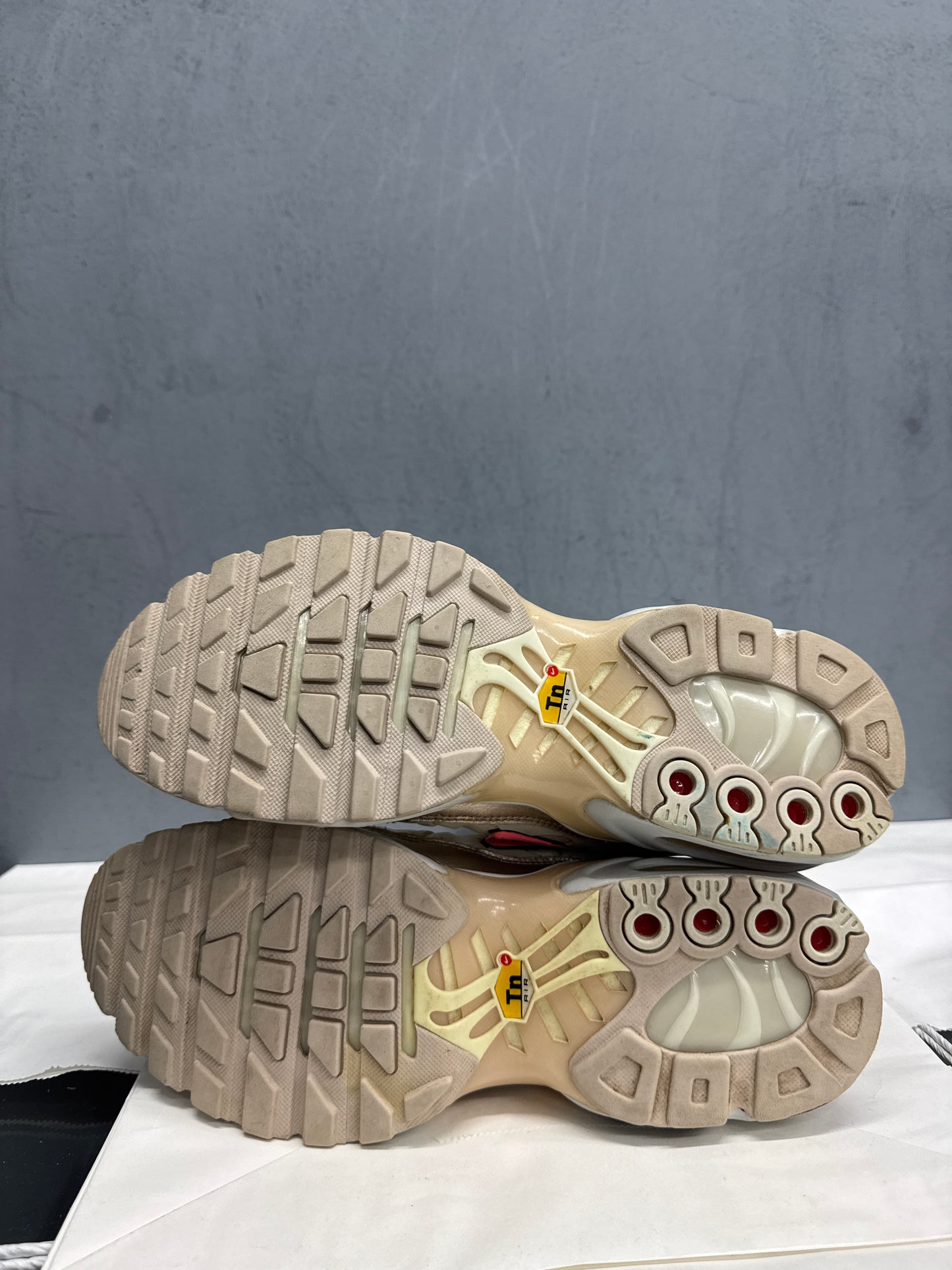 Used TN  Light Orewood Brown Women's US Women's 10 - Men's 8.5