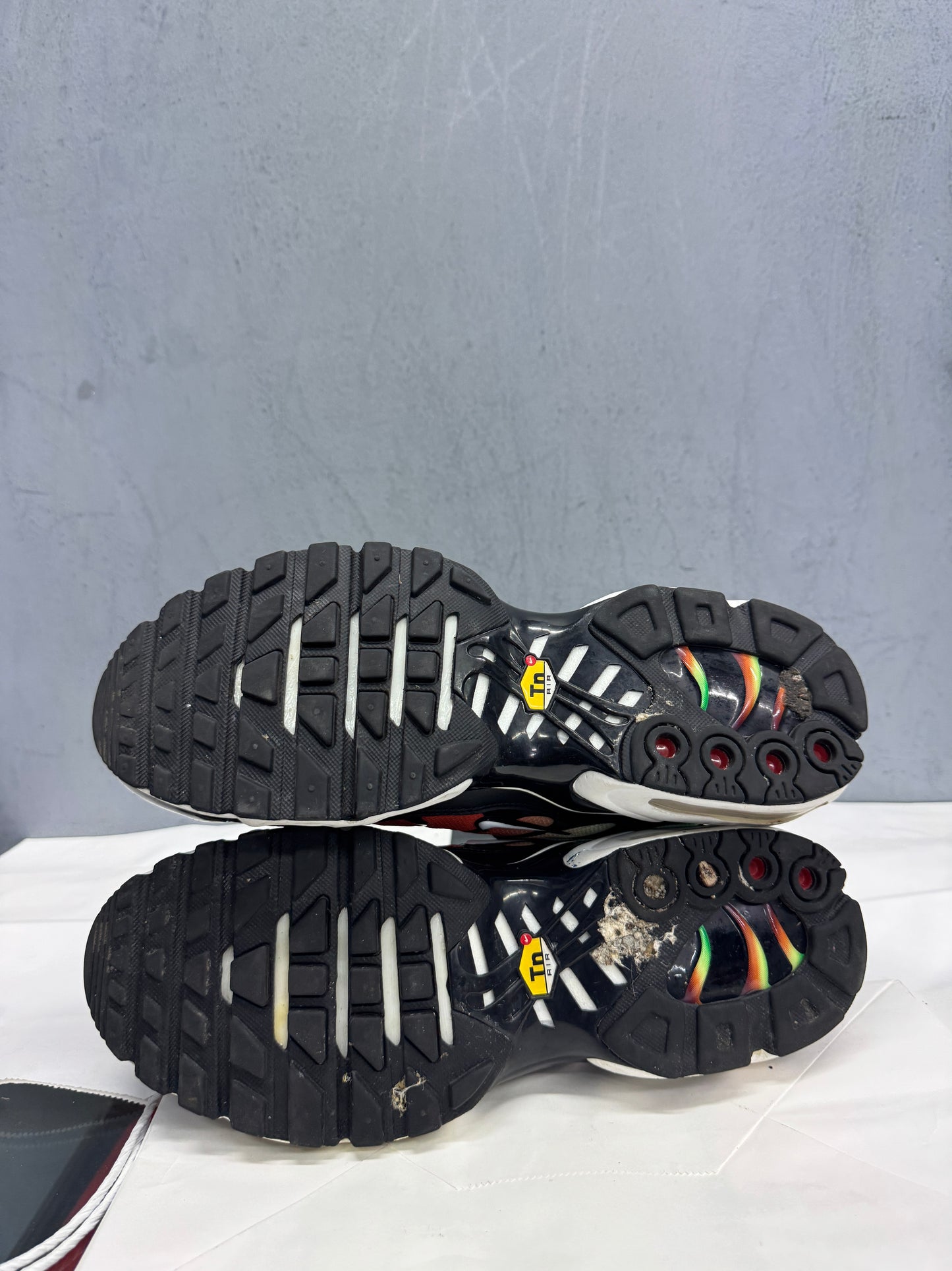 Used TN Rainbow Dark US Women's 10 - Men's 8.5