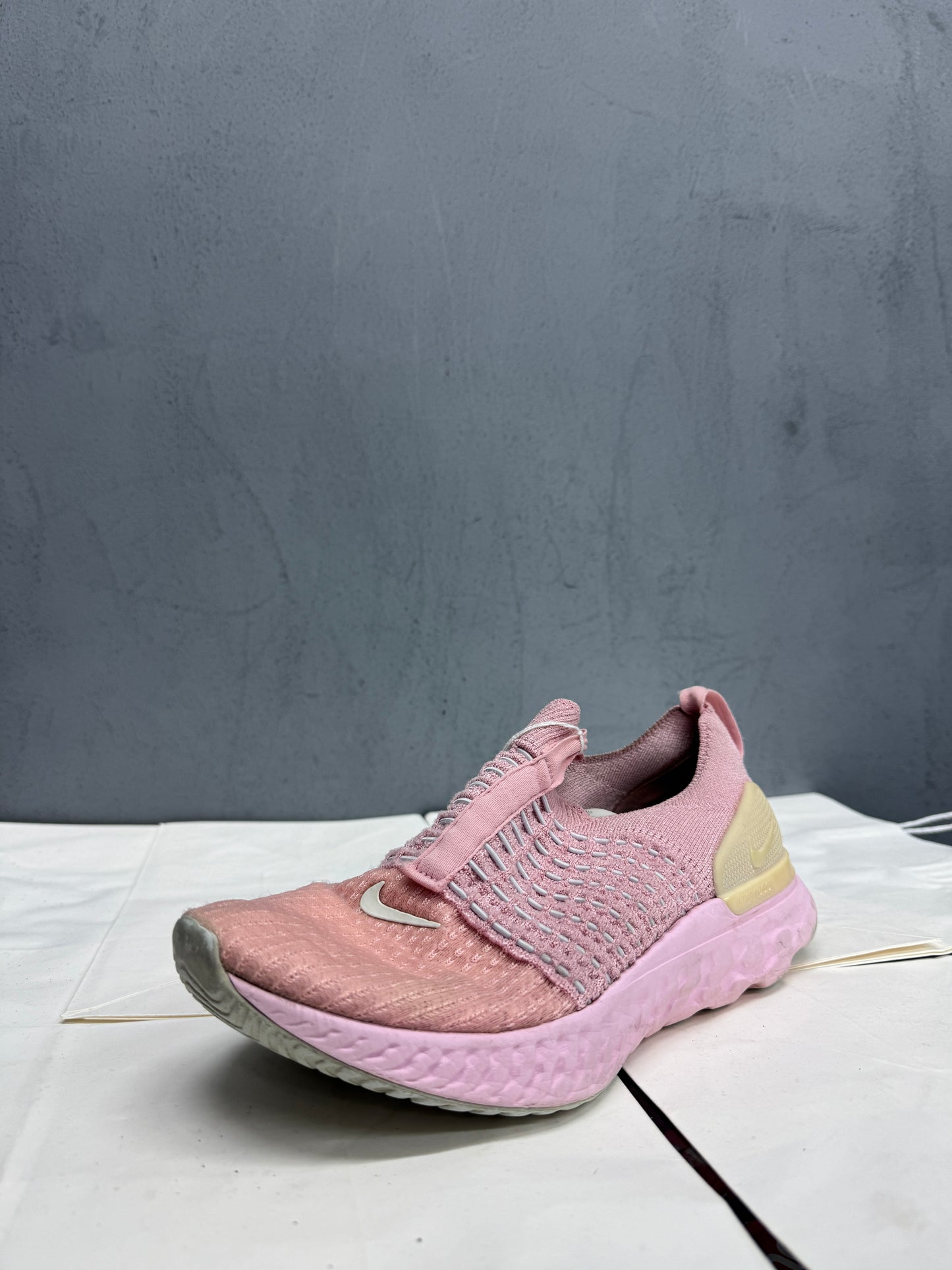 Used React Phantom Run Flyknit 2 Pink Glaze Women's US Women's 9 - Men's 7.5