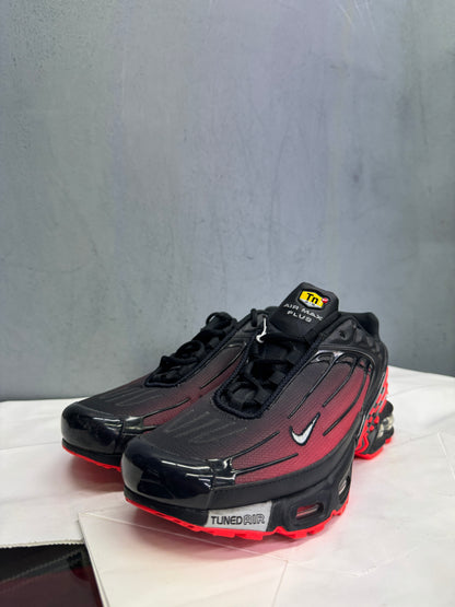 Used TN 3 Radiant Red Black US Men's 7 - Women's 8.5