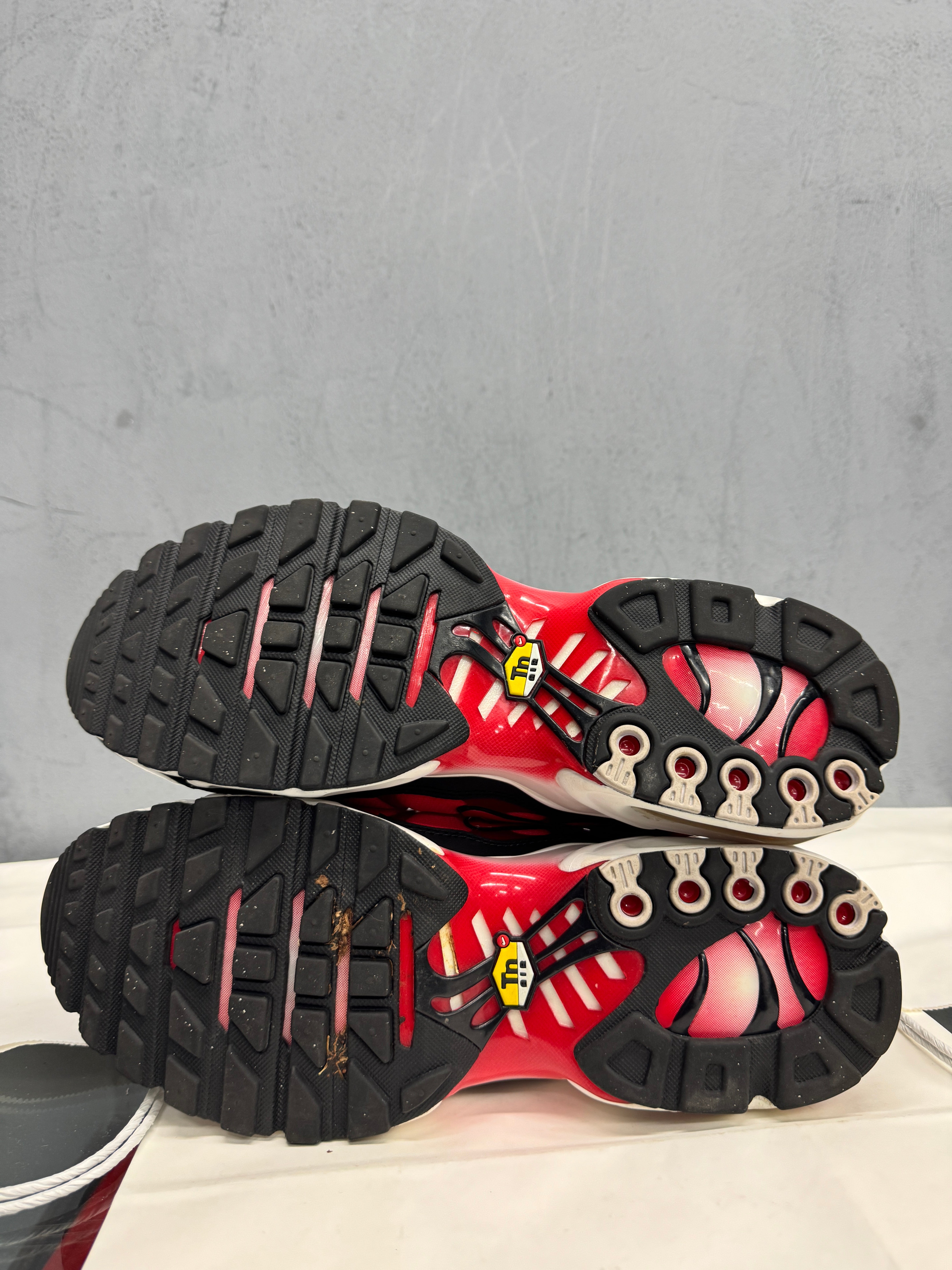Used Nike Air Max Plus TN 'White Black University Red'