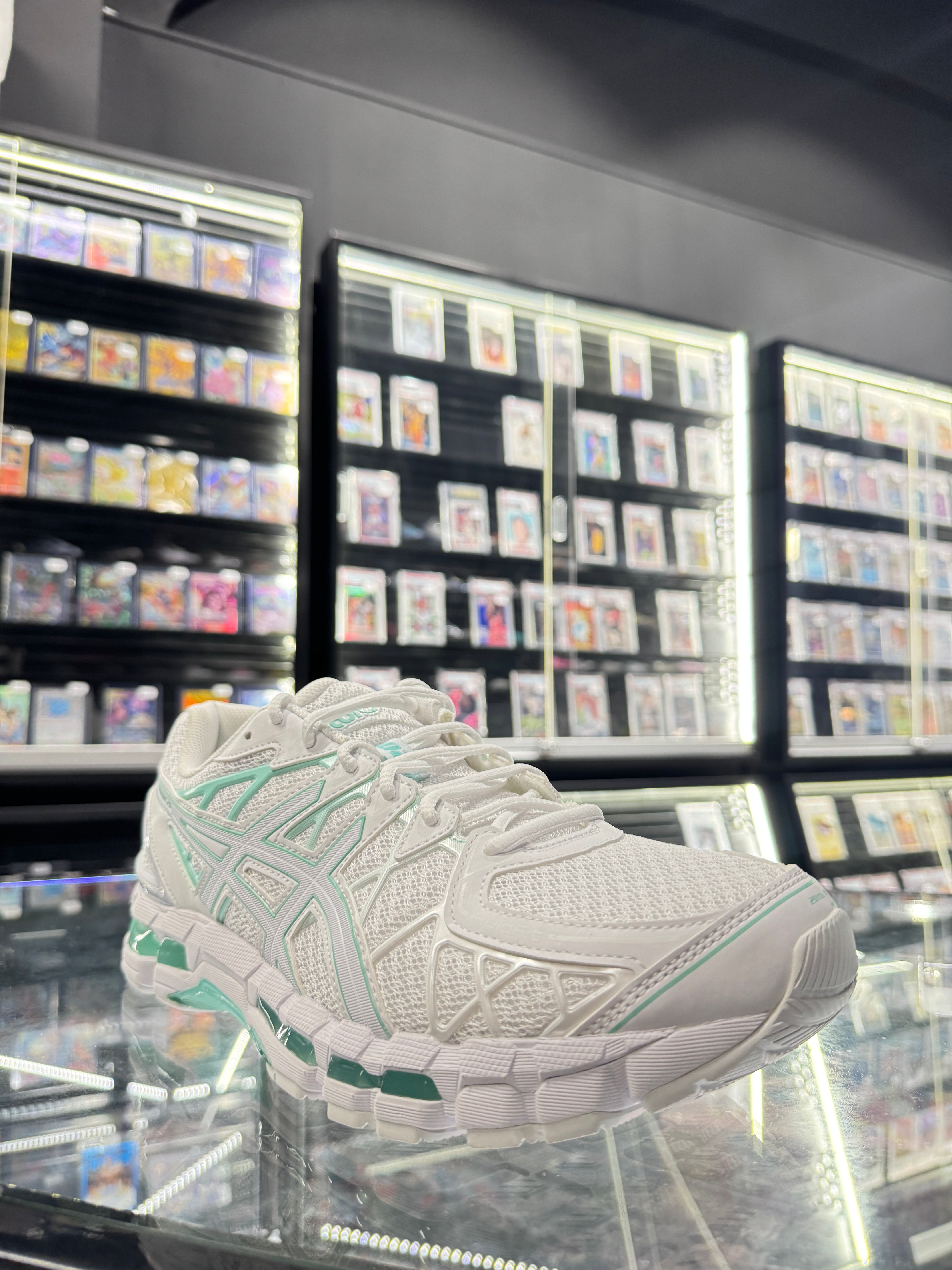 Used ASICS GEL-Kayano 20 illuminate Mint