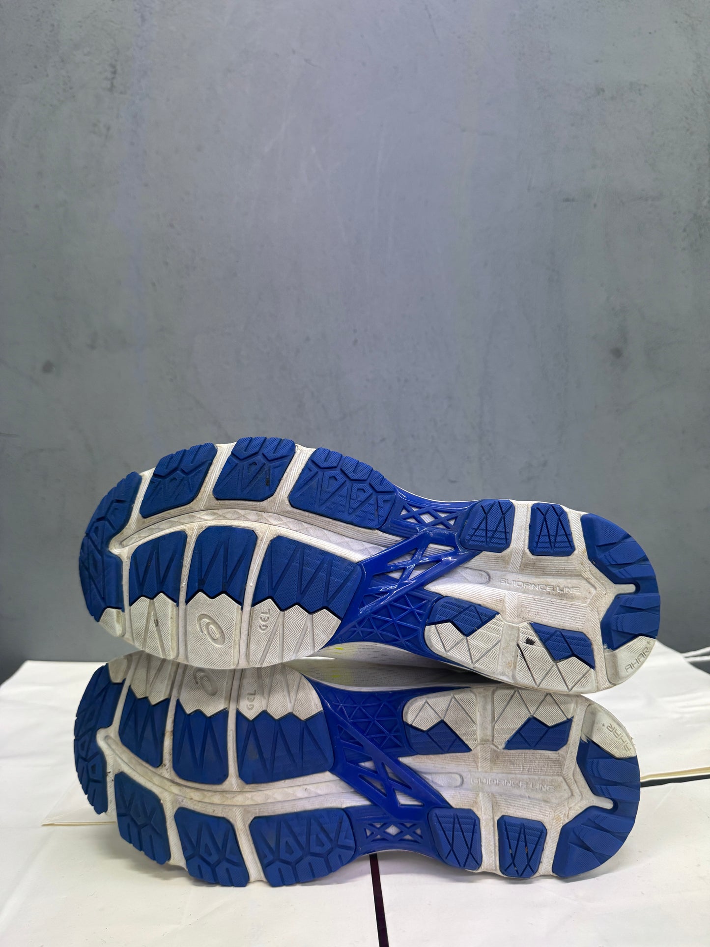 Used GEL-Kayano 24 White Blue Neon US Men's 10 - Women's 11.5