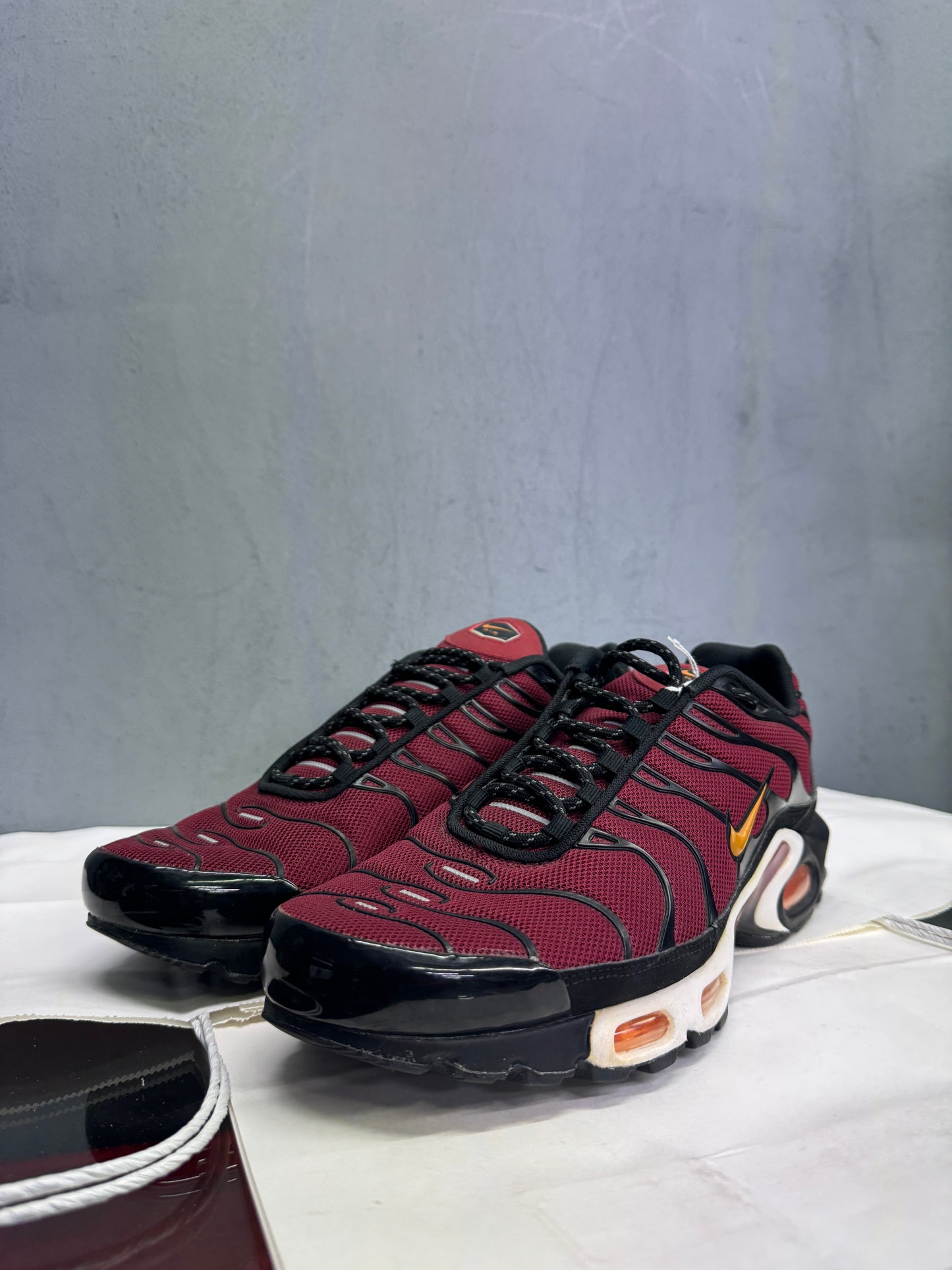 Used TN Team Red US Men's 11 - Women's 12.5