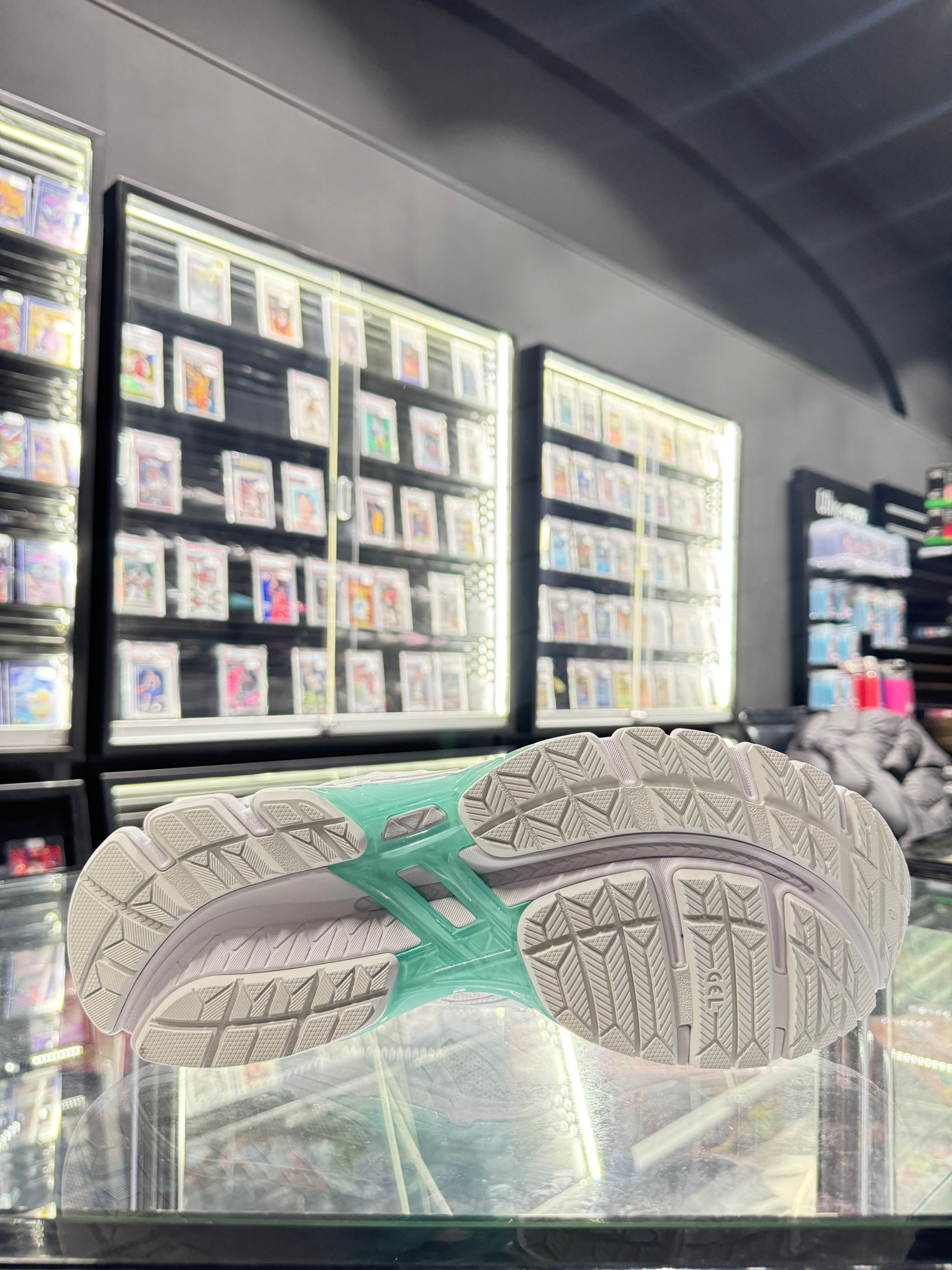 Used ASICS GEL-Kayano 20 illuminate Mint