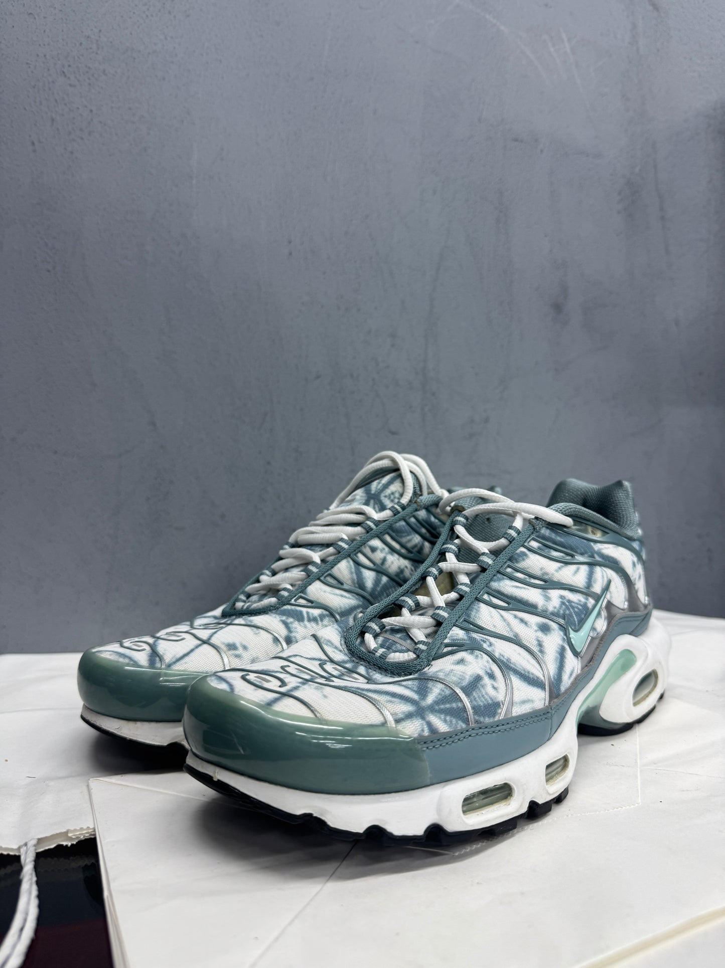 Used TN Palm Trees US Men's 8 - Women's 9.5