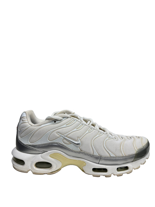 Used TN White Metallic US Men's 10.5 - Women's 12