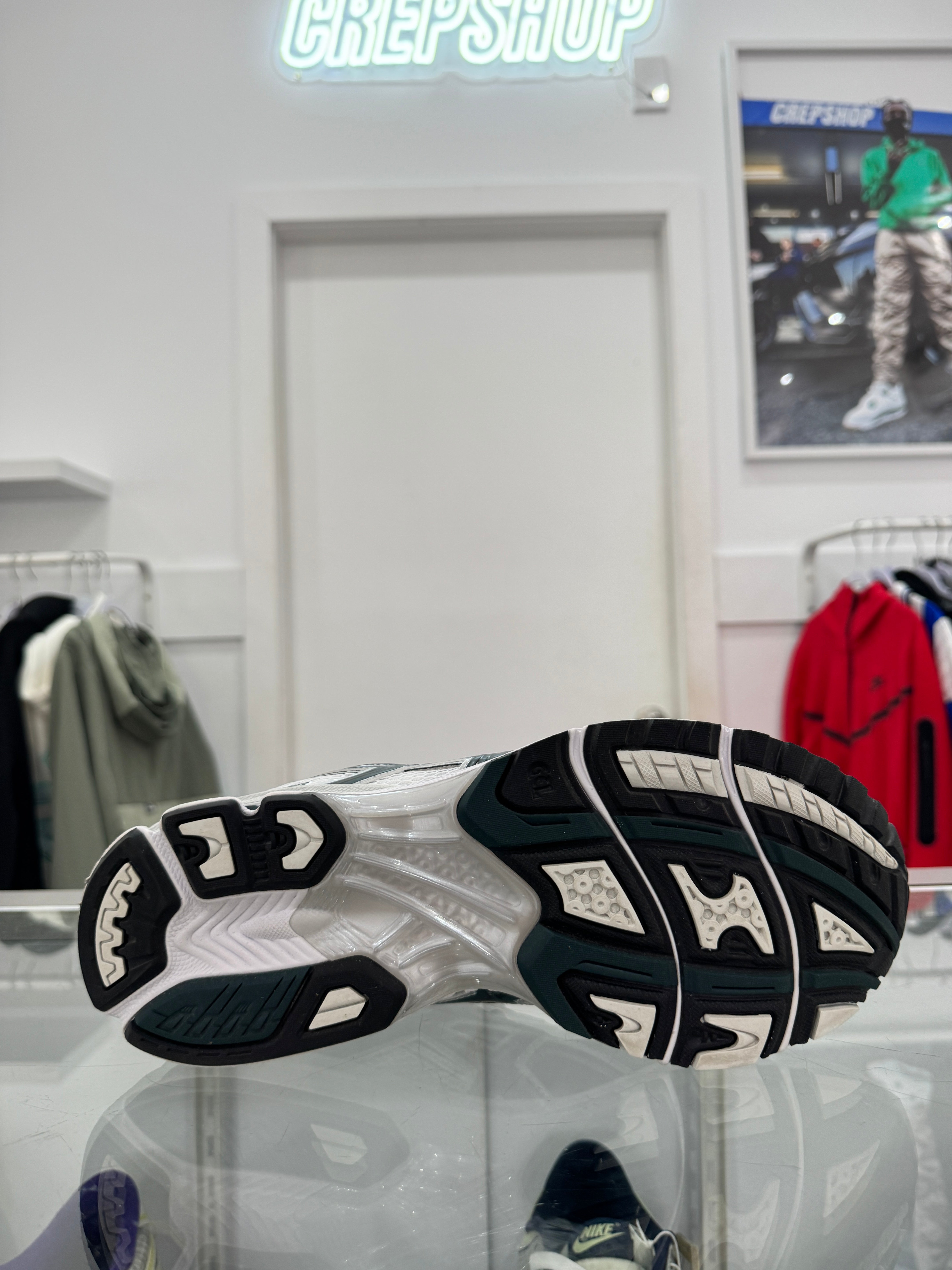 Used ASICS Gel-Nimbus 10.1 White Saxon Green