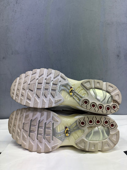 Used TN White Metallic US Men's 10.5 - Women's 12