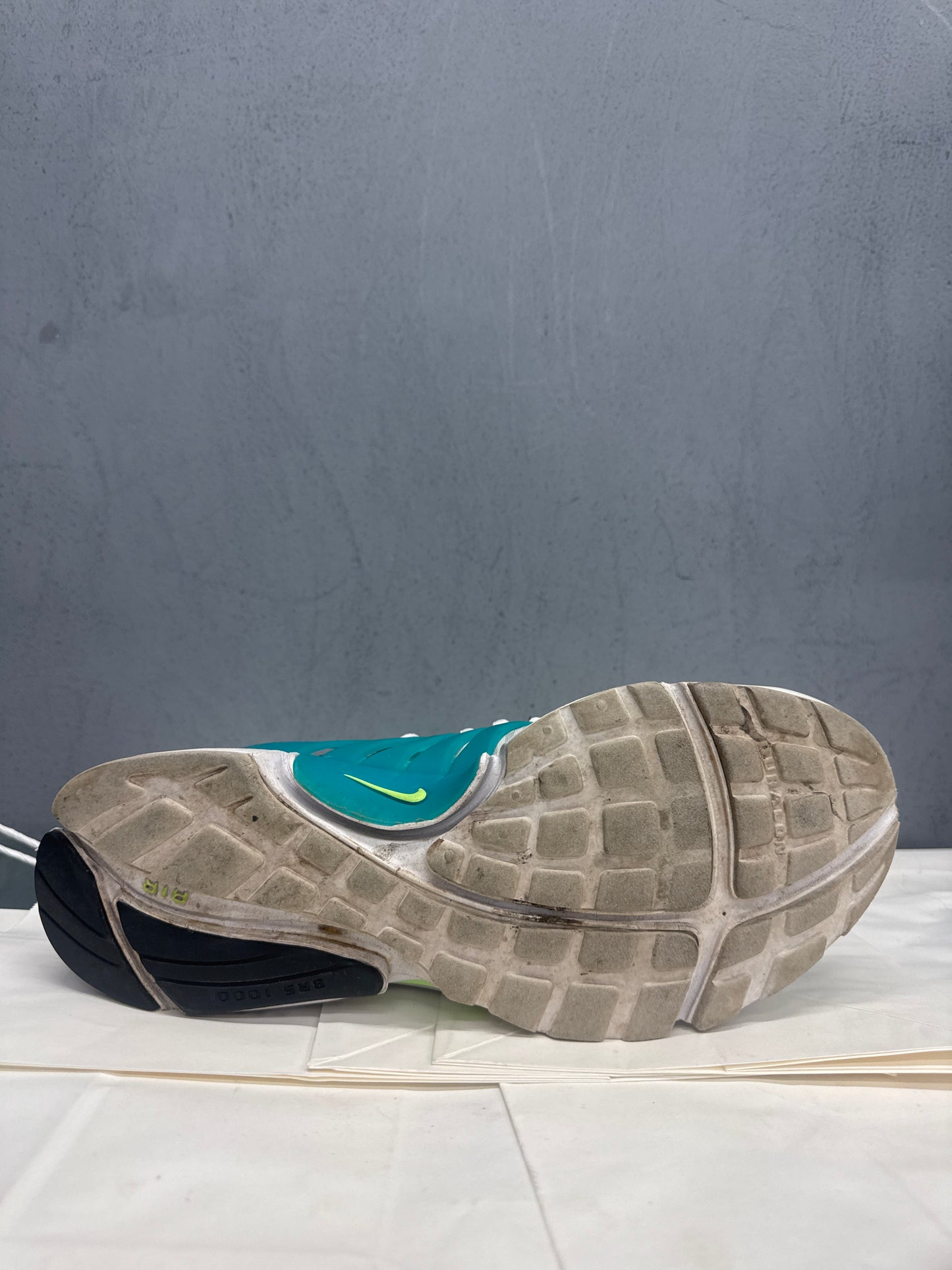 Used Presto Lightning Swoosh US Men's 9 - Women's 10.5