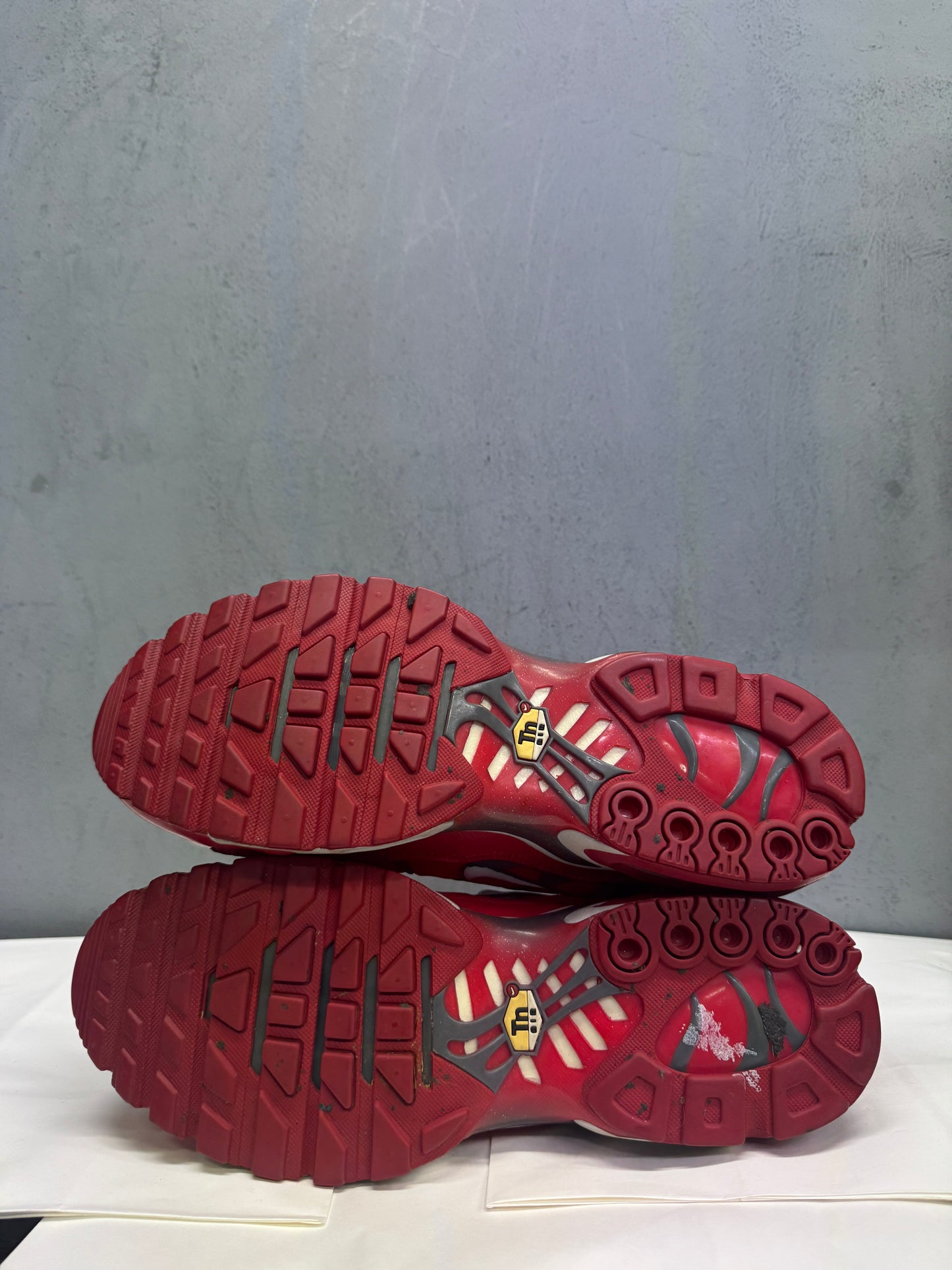 Used TN Red Pure Platinum US Men's 10.5 - Women's 12