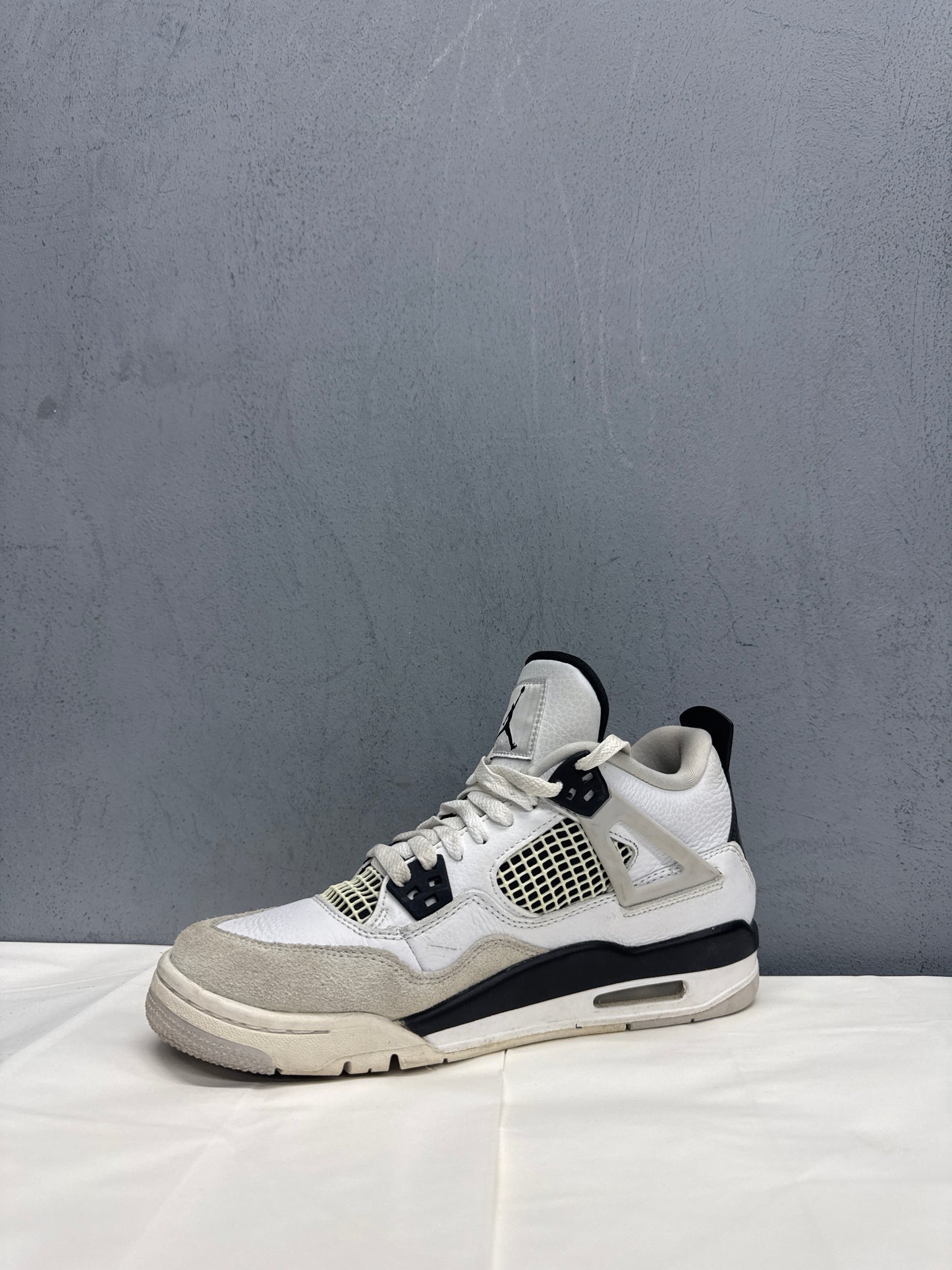Used Jordan 4 Retro Military Black (GS) 7-y
