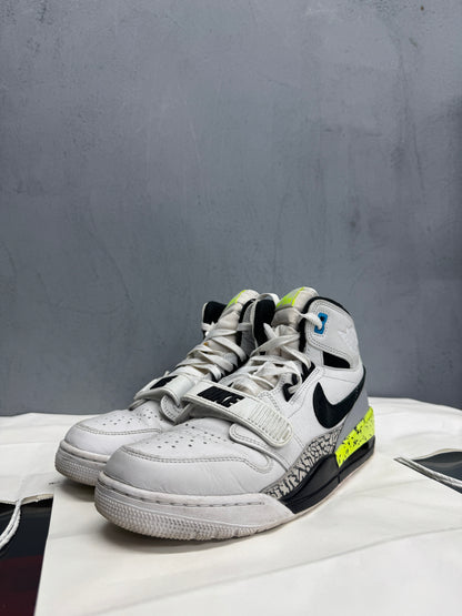 Used Jordan Legacy 312 Command Force Volt US Men's 10 - Women's 11.5