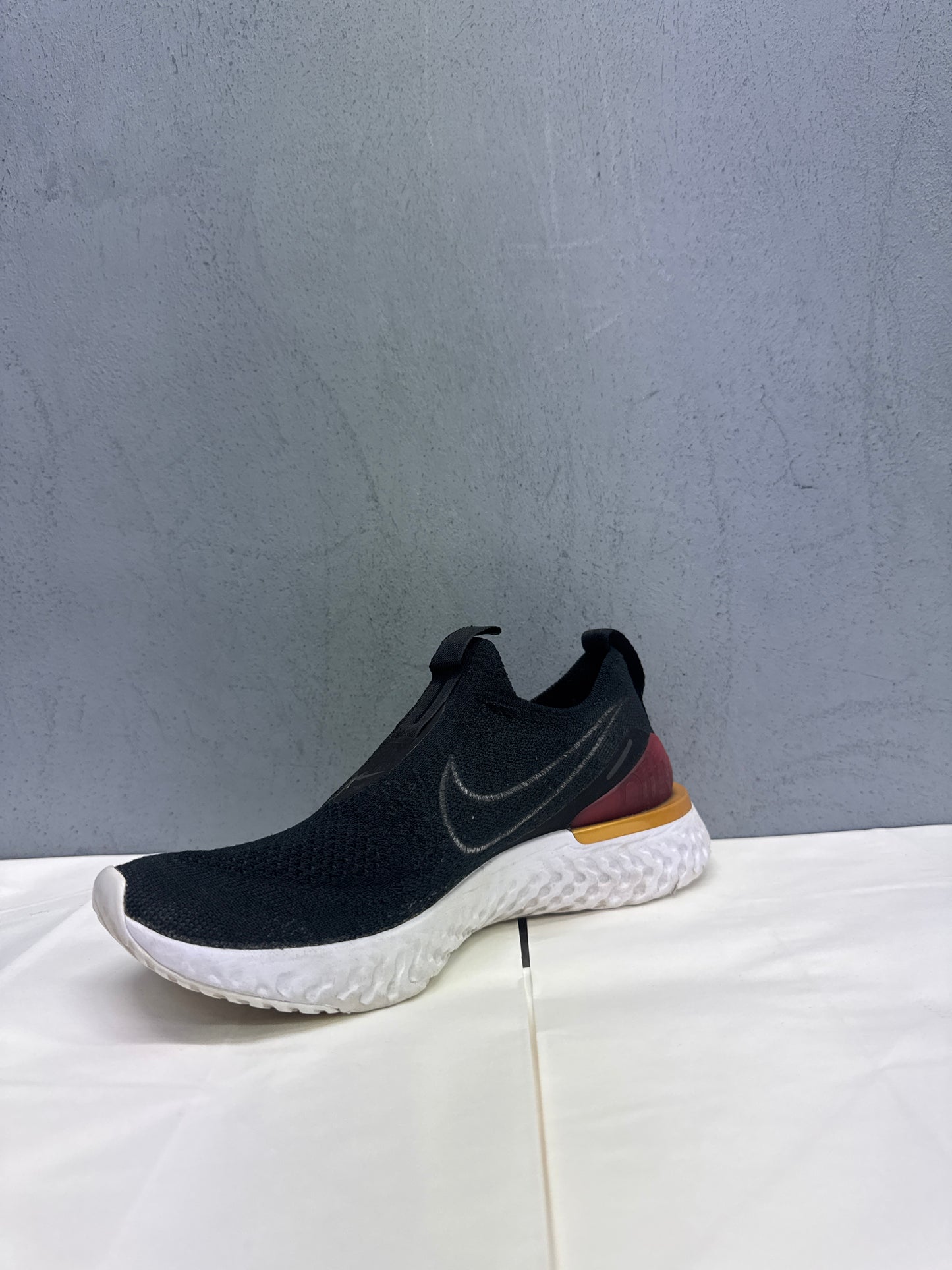 Used Phantom 1 Black Red Gold US Women's 7 - Men's 5.5