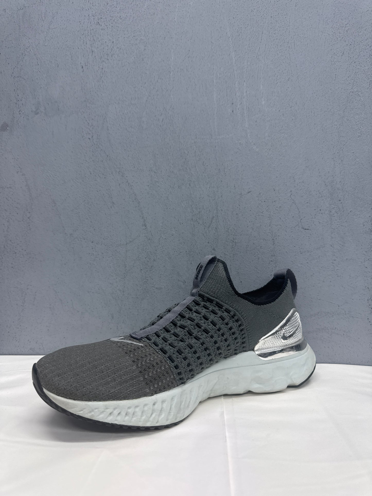 Used React Phantom Run Flyknit 2 Iron Grey Silver US Men's 9.5 - Women's 11