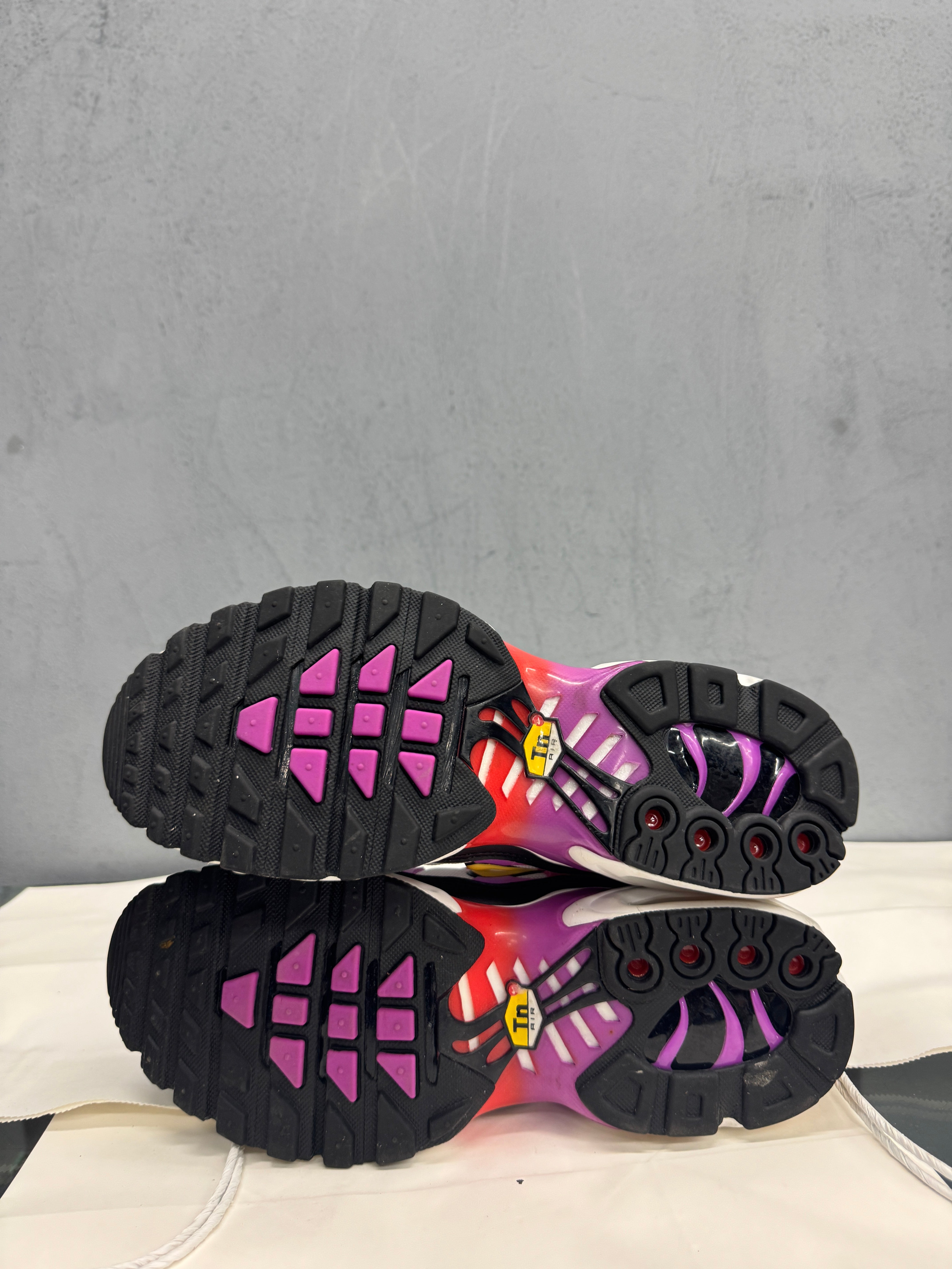 Used Nike Air Max Plus TN 'Fuchsia Picante Gradient'