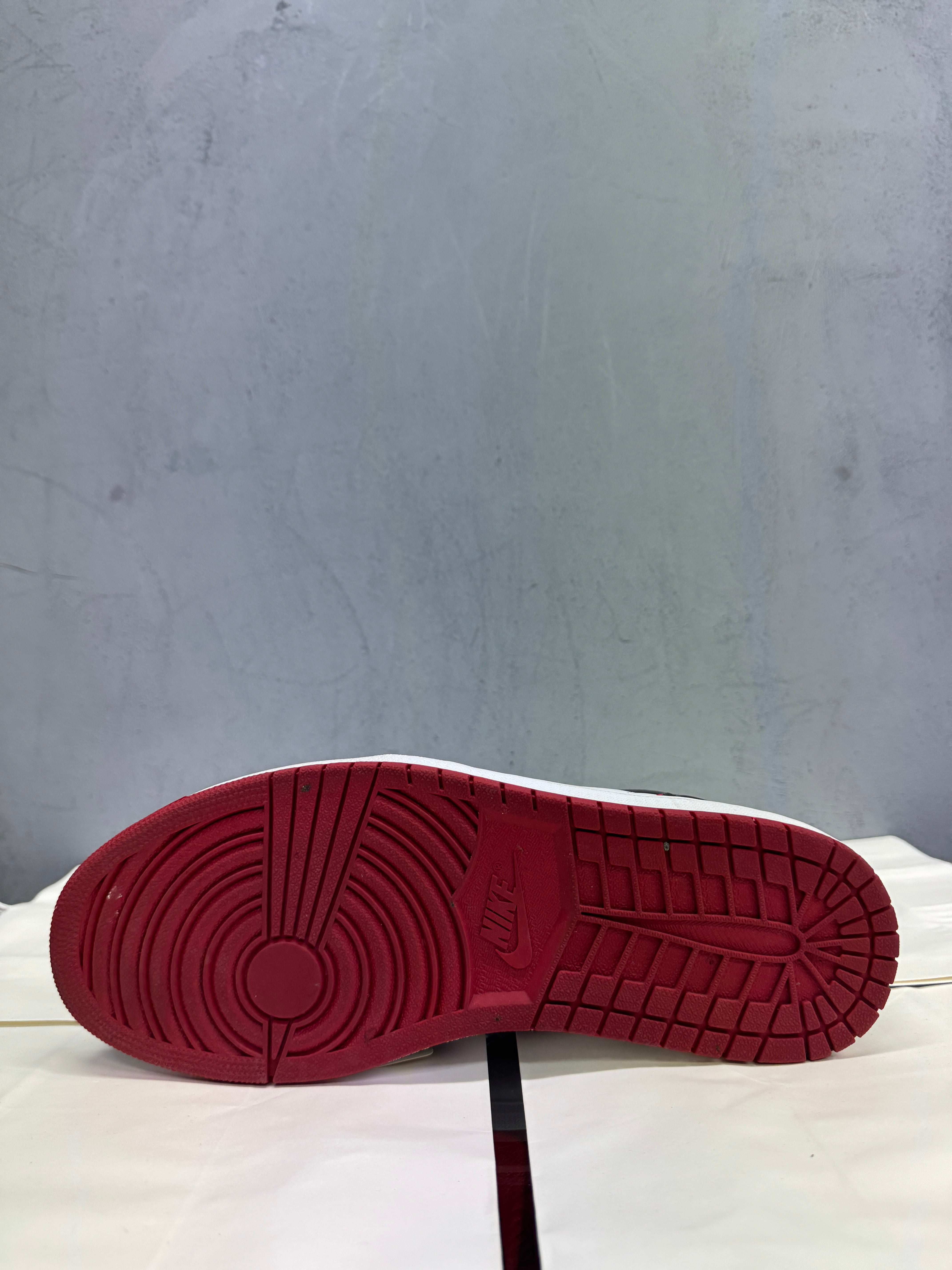 Used Jordan 1 Retro High OG Bloodline