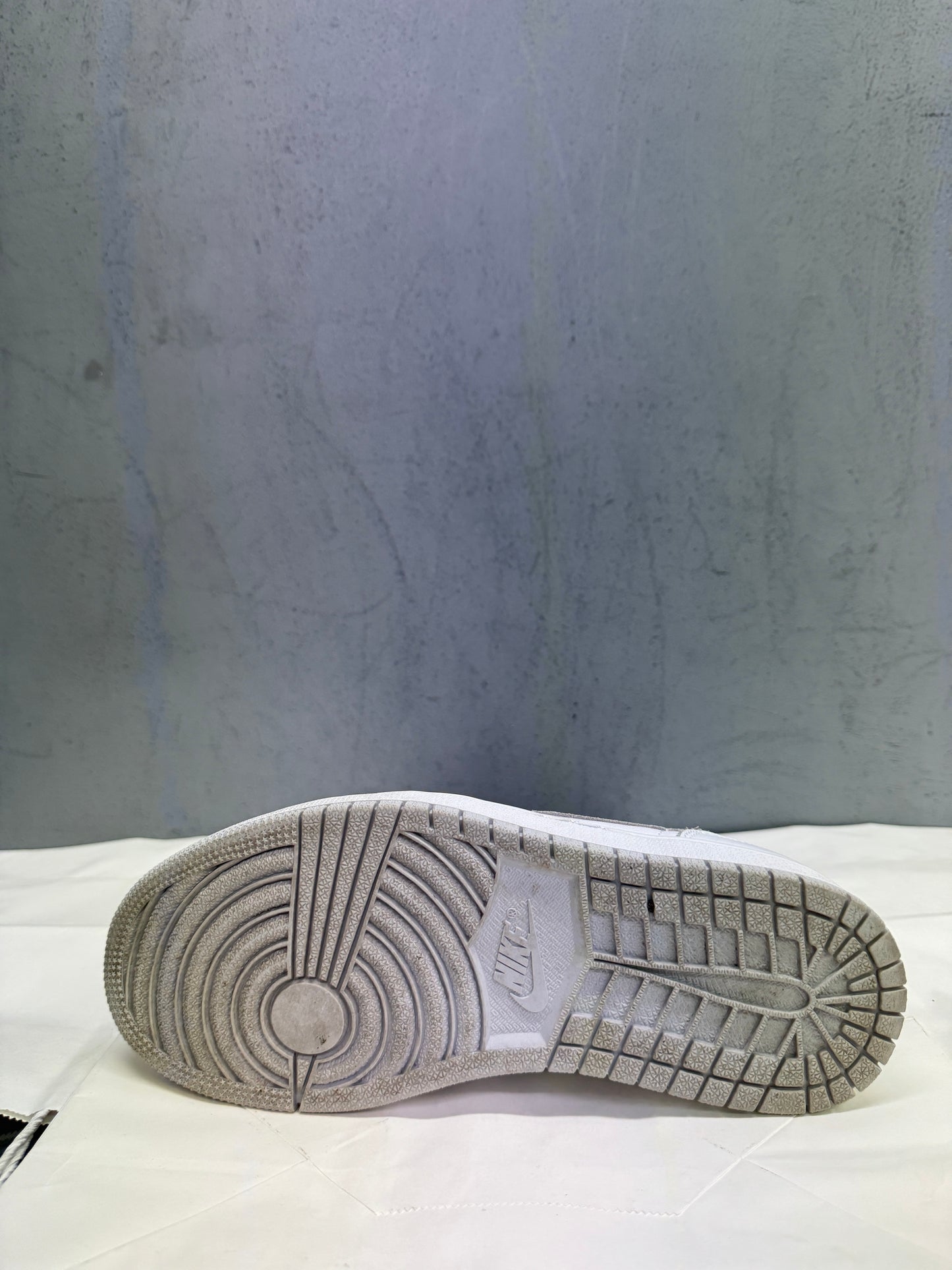 Used Jordan 1 low neutral grey US Men's 7 - Women's 8.5