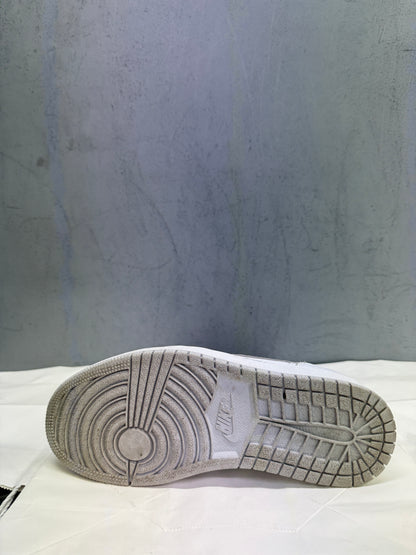 Used Jordan 1 low neutral grey US Men's 7 - Women's 8.5