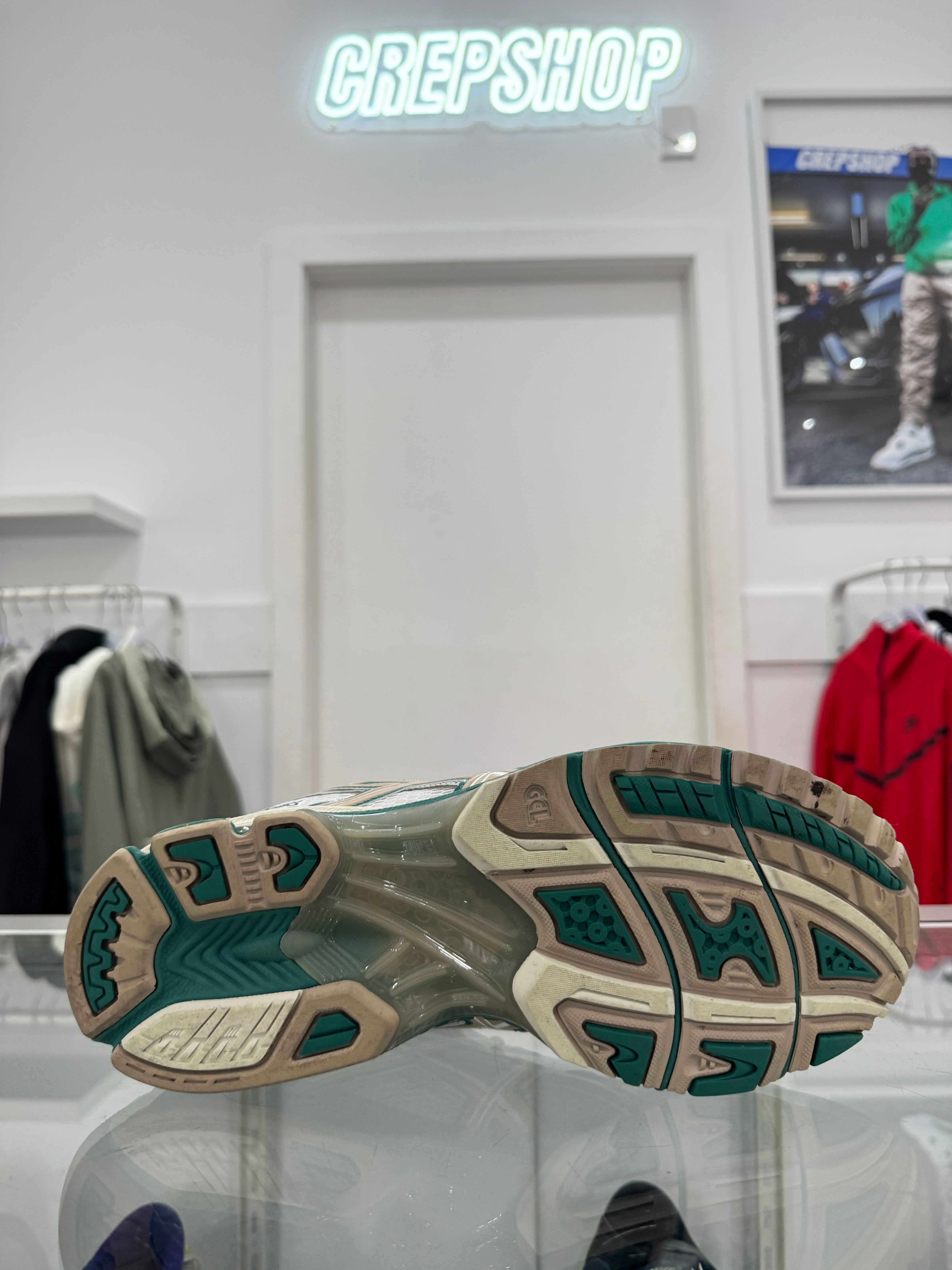 Used ASICS Gel-Nimbus 10.1 White Rainy Lake