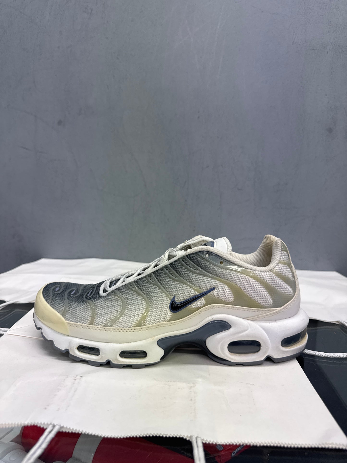 Used TN Smoke Grey Ashen Slate Women's Multiple Sizes