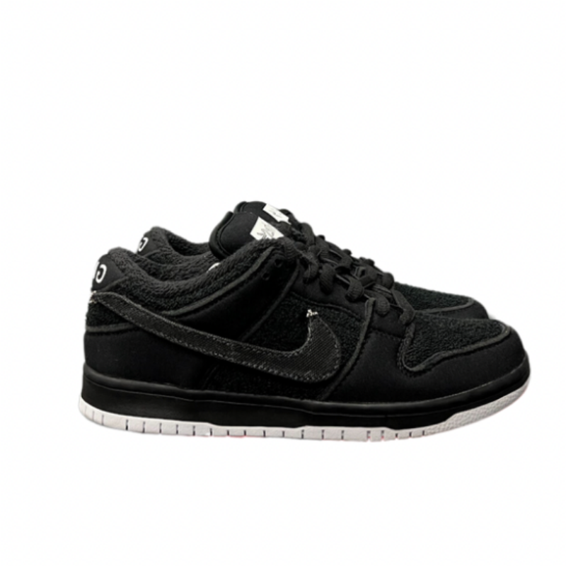 Used  SB Dunk Low Gnarhunters