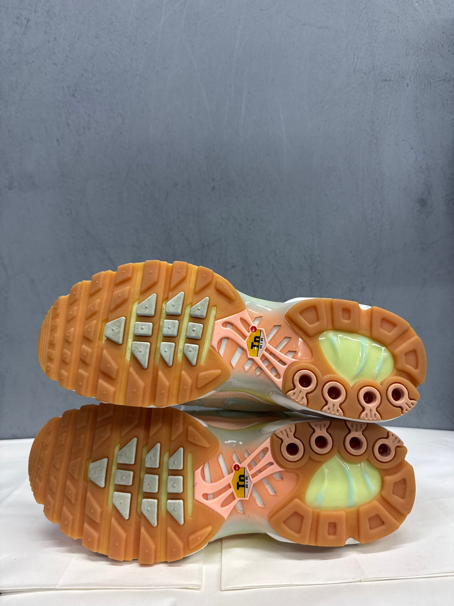 TN Crimson Tint Pale Ivory Women's