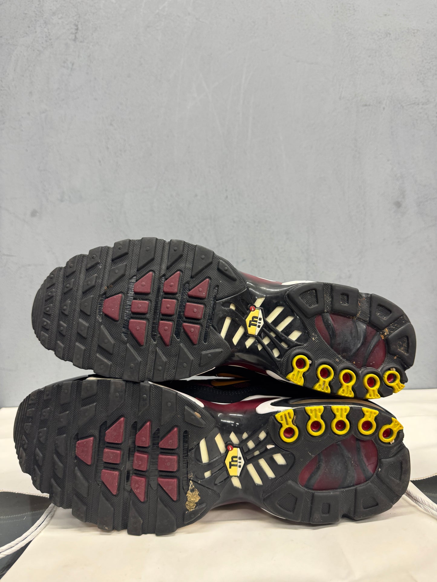 Used TN Team Red US Men's 11 - Women's 12.5