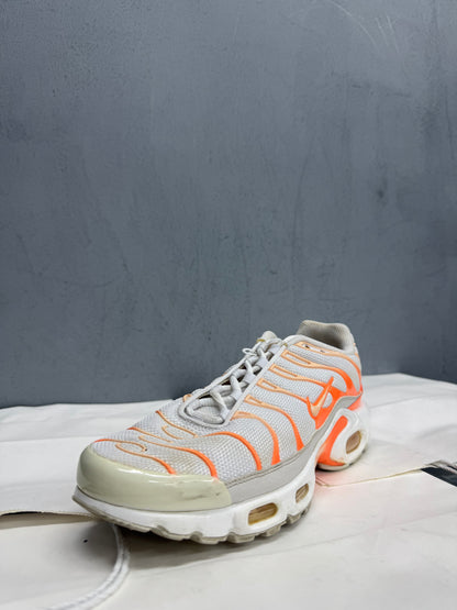 Used TN White Atomic Orange US Women's 9 - Men's 7.5