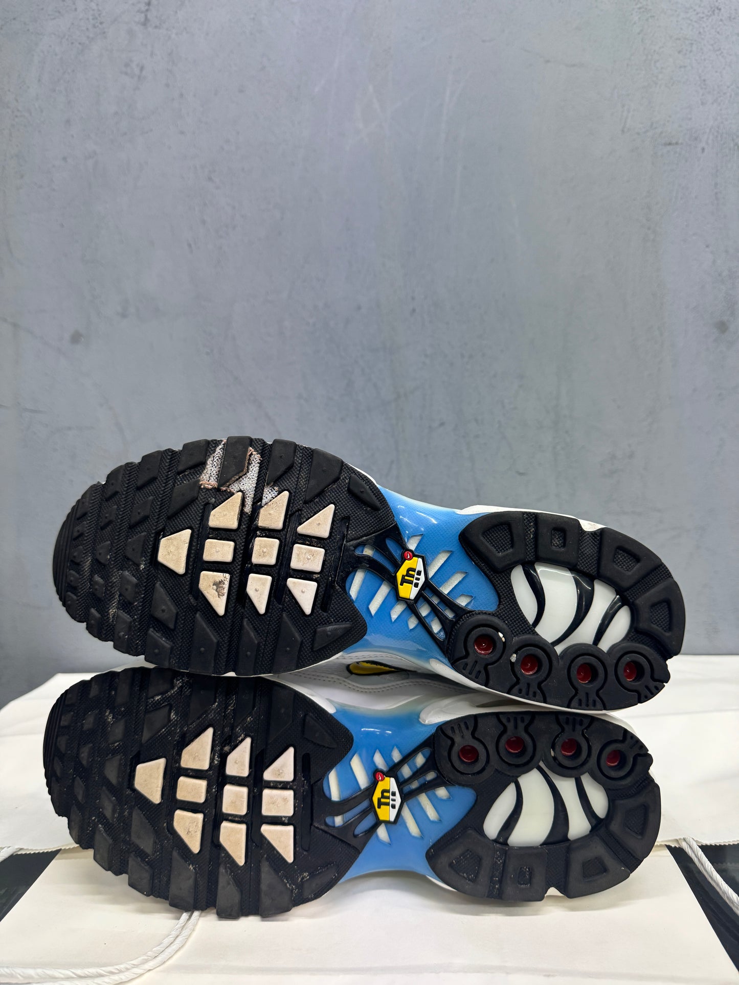 Used TN White University Blue Gold US Men's 8 - Women's 9.5