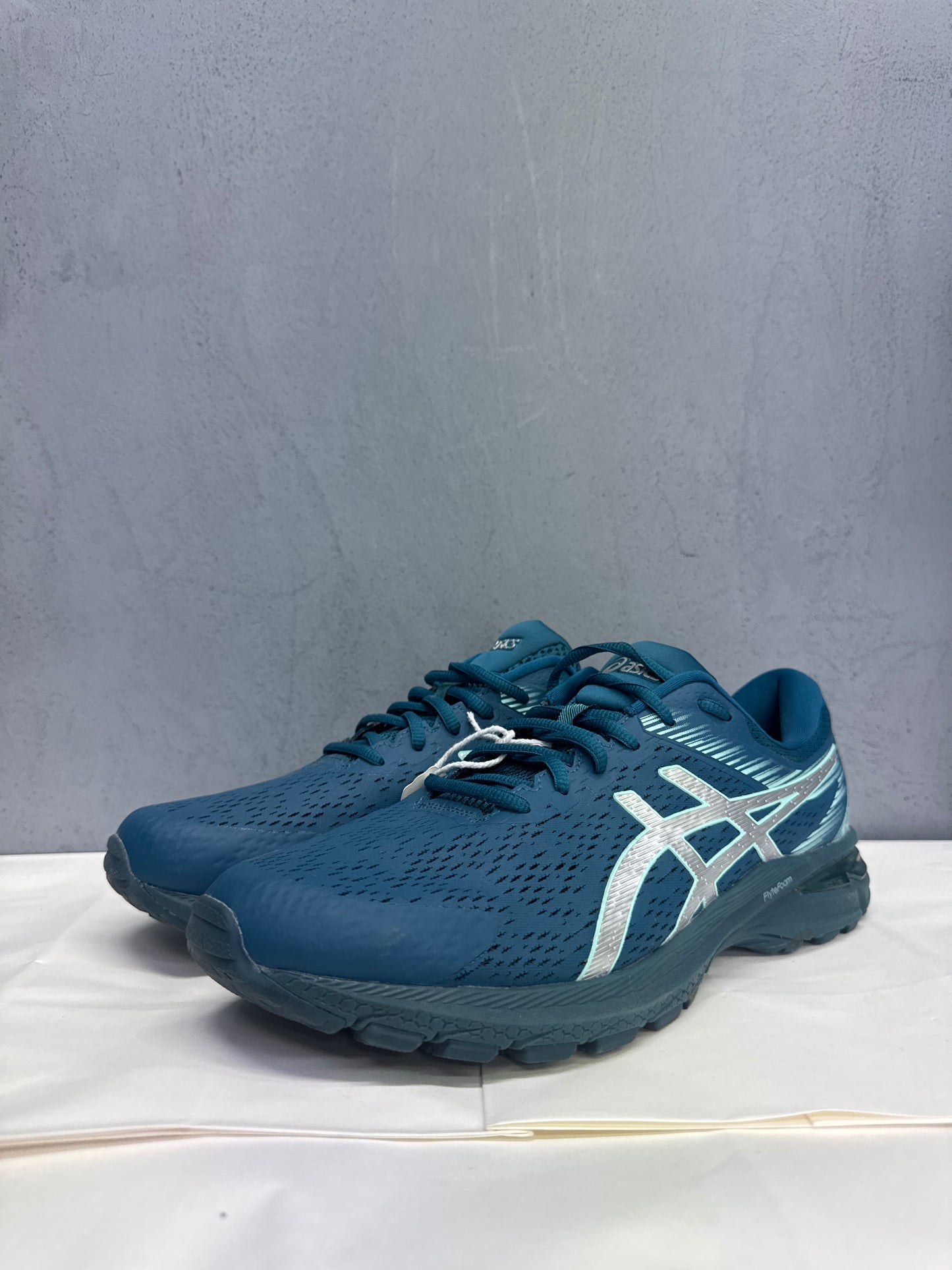 Used GT-2000 SX (Wide) Grand Shark & White US Men's 10.5 - Women's 12