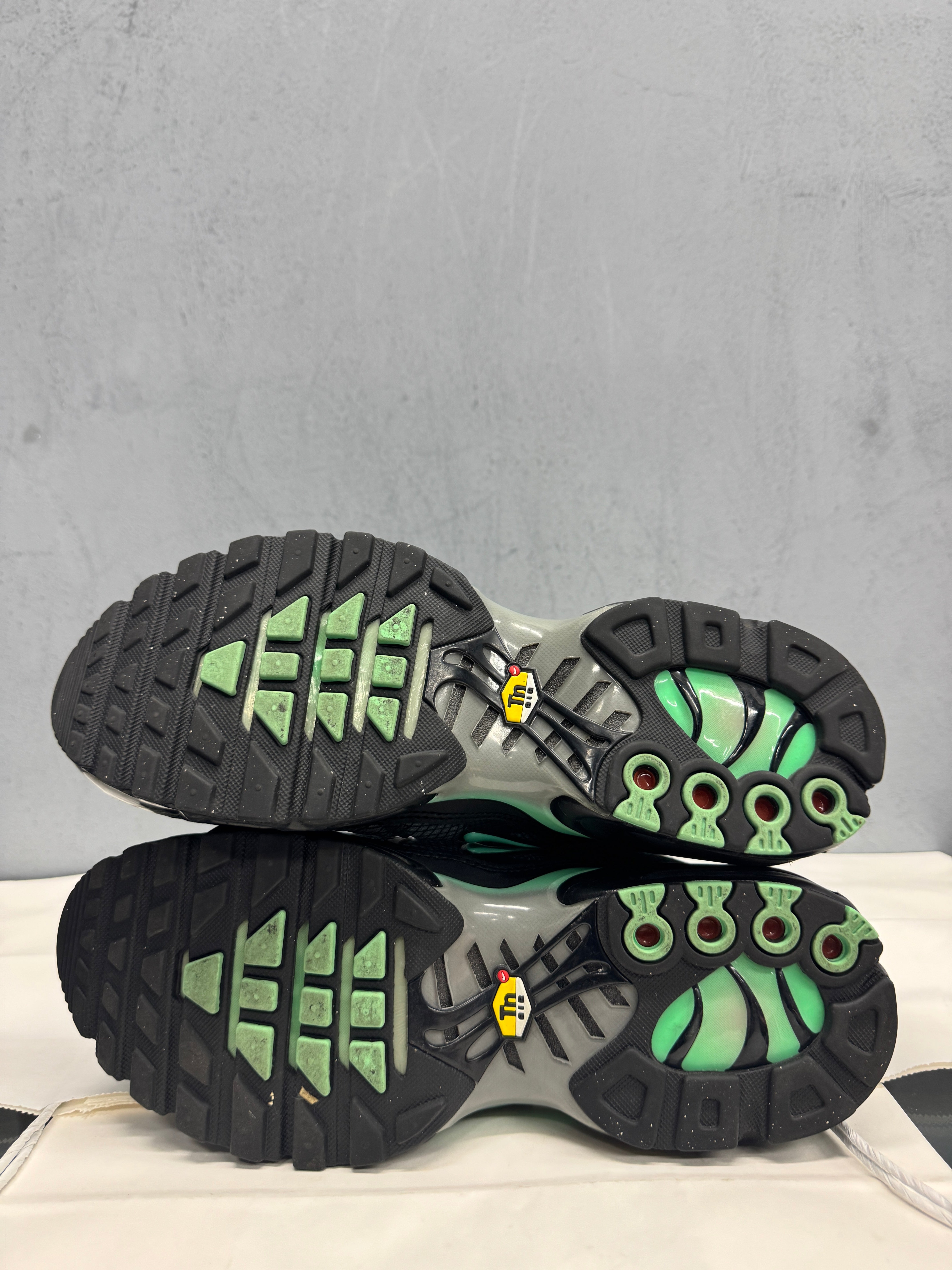 Used Nike Air Max Plus TN 'Spirograph'