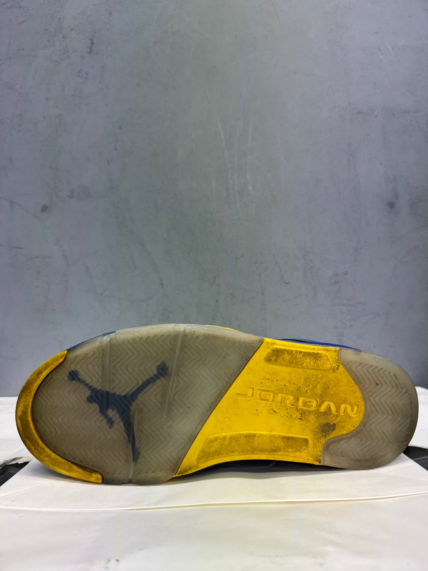 Used Jordan 5 Retro Laney US Men's 10.5 - Women's 12