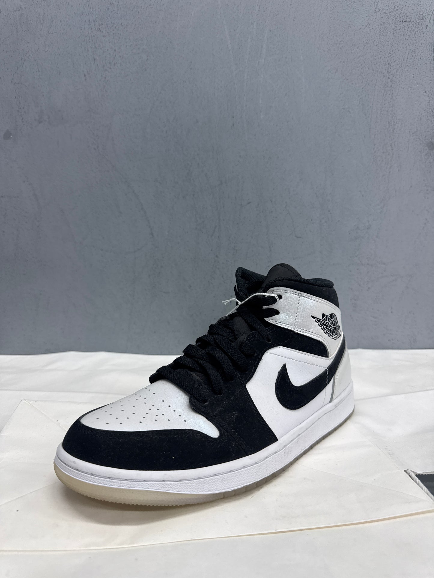 Used Jordan 1 Mid SE Diamond US Men's 9 - Women's 10.5
