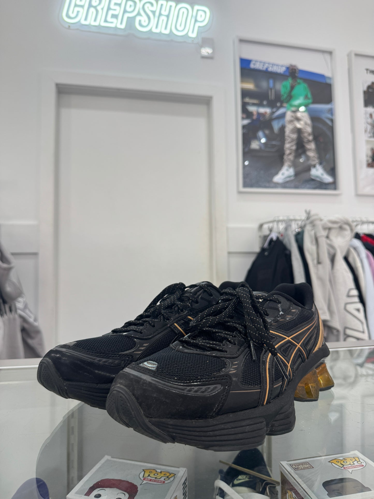 Used ASICS Gel Kinetic Fluent Black Gold