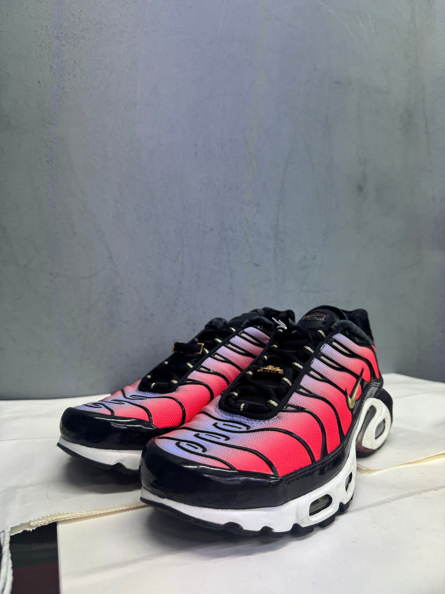 Used TN Sisterhood Women's US Women's 9 - Men's 7.5