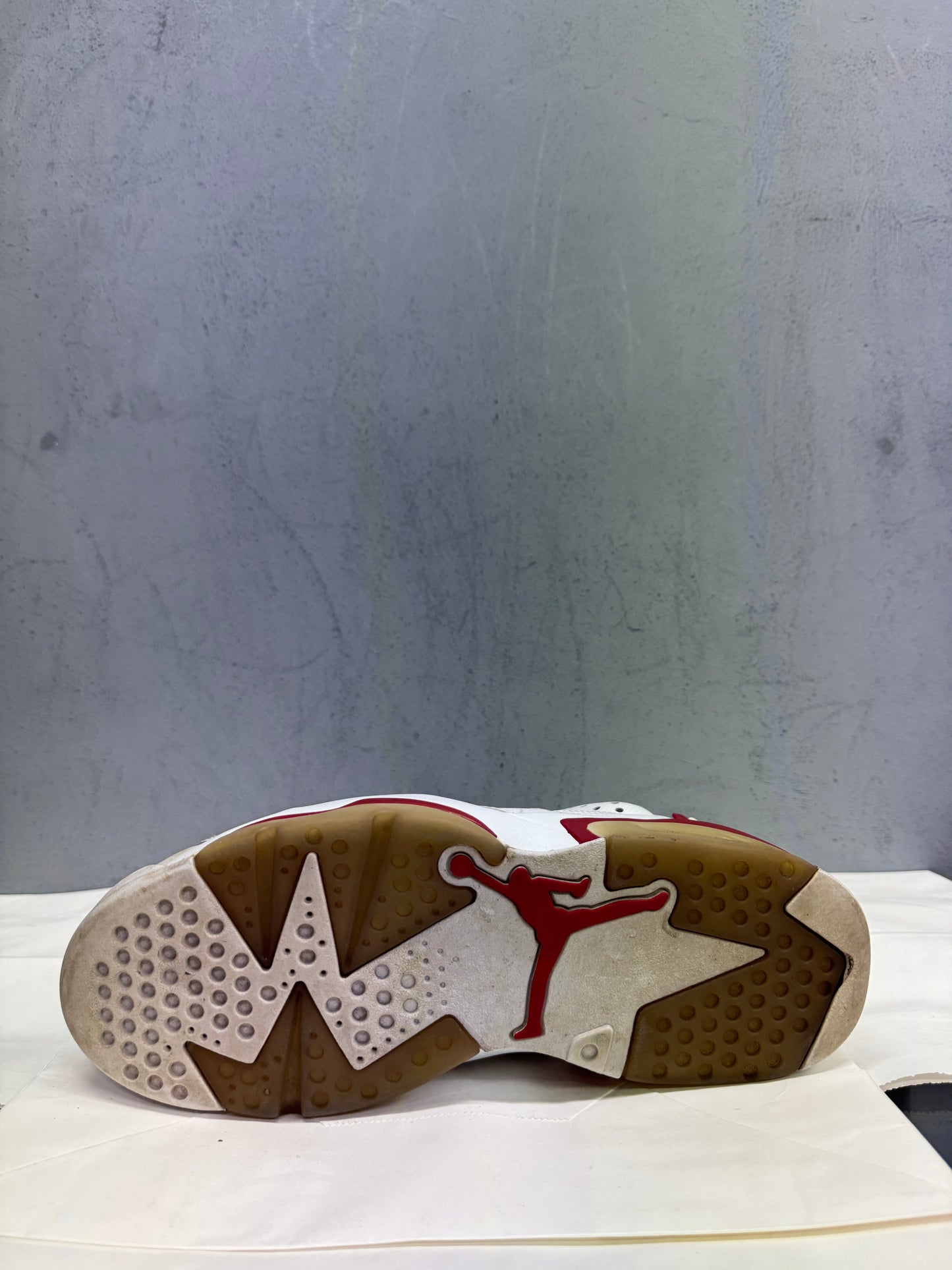 Used Jordan 6 Retro Alternate Hare US Men's 9 - Women's 10.5