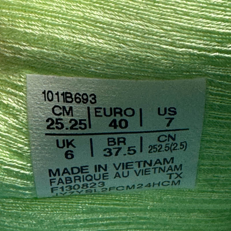 Used ASICS NOVABLASTS 'LIME GREEN' 7