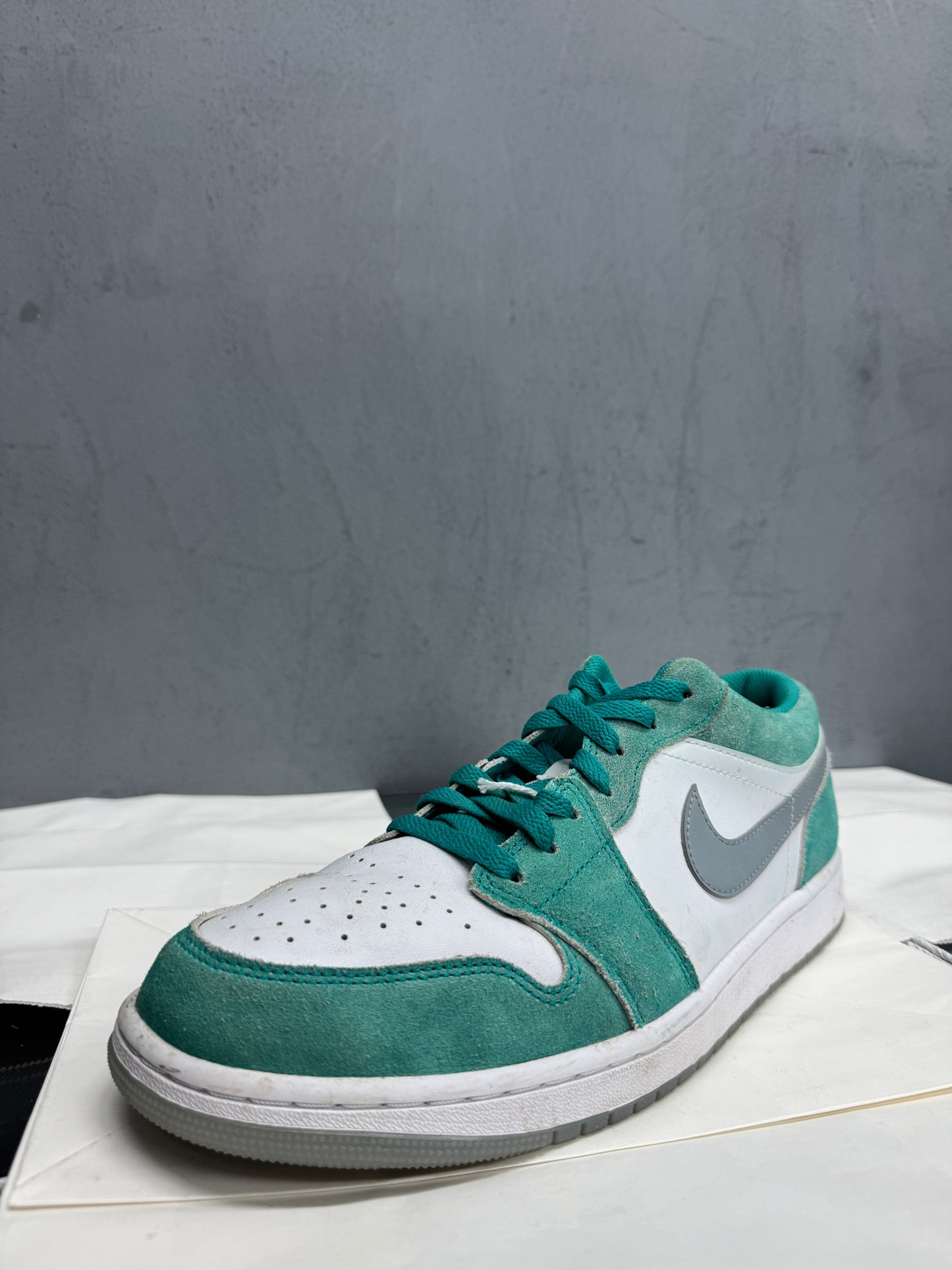 Used Jordan 1 Low SE New Emerald Multiple Sizes