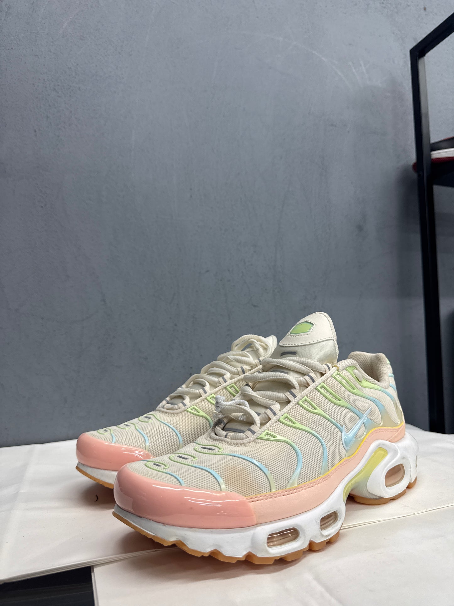 TN Crimson Tint Pale Ivory Women's